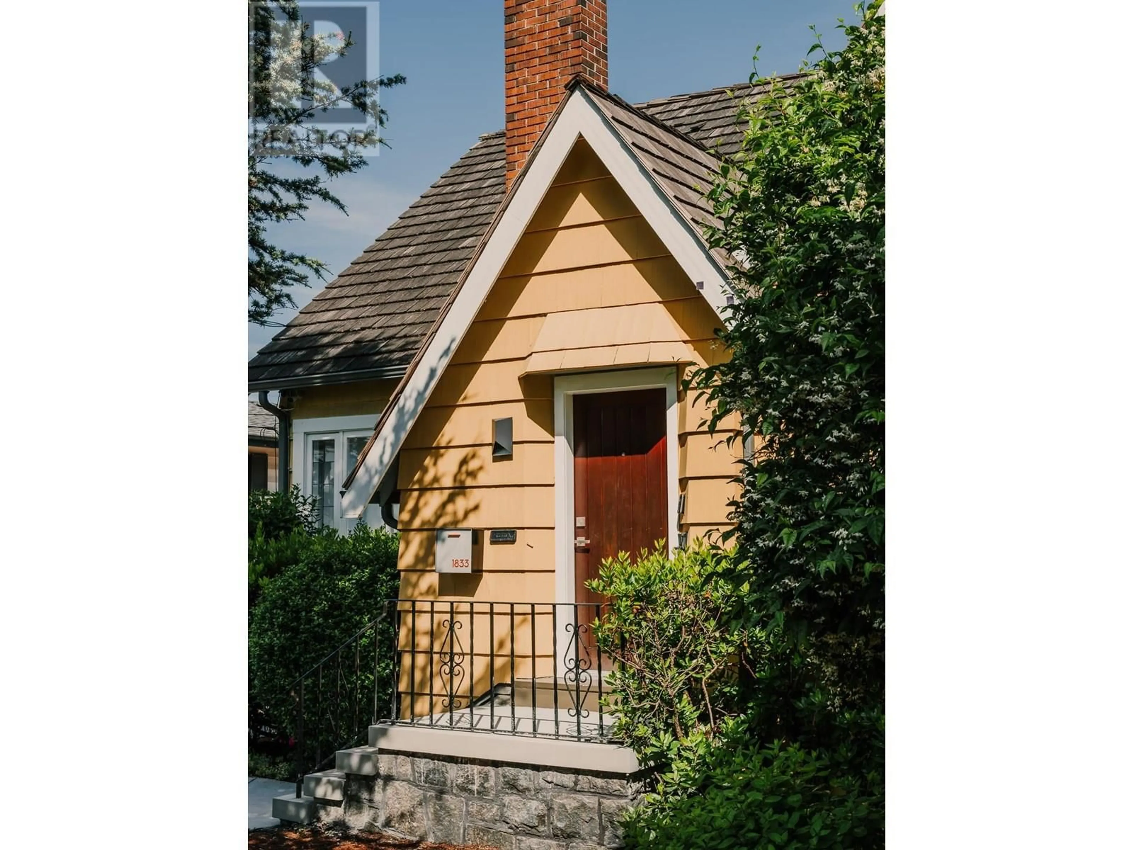 Home with brick exterior material, street for 1833 EDINBURGH STREET, New Westminster British Columbia V3M2X2