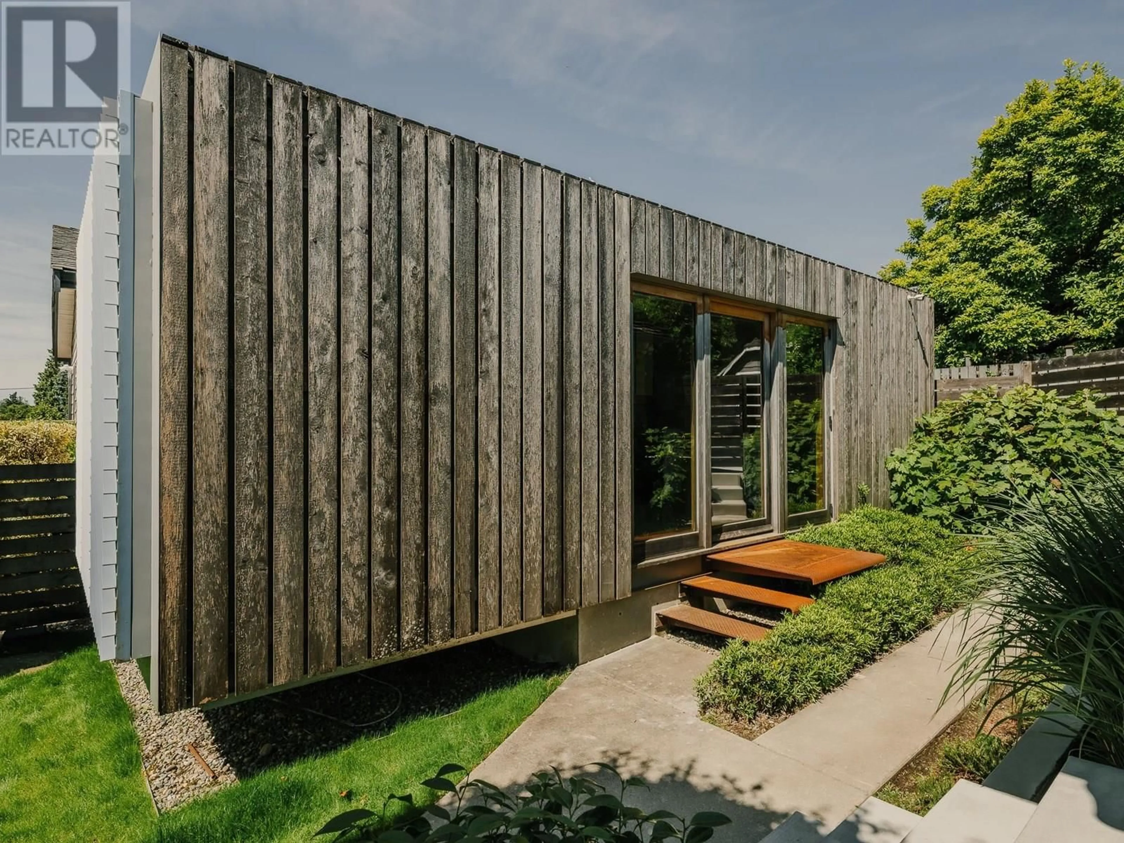Shed for 1833 EDINBURGH STREET, New Westminster British Columbia V3M2X2