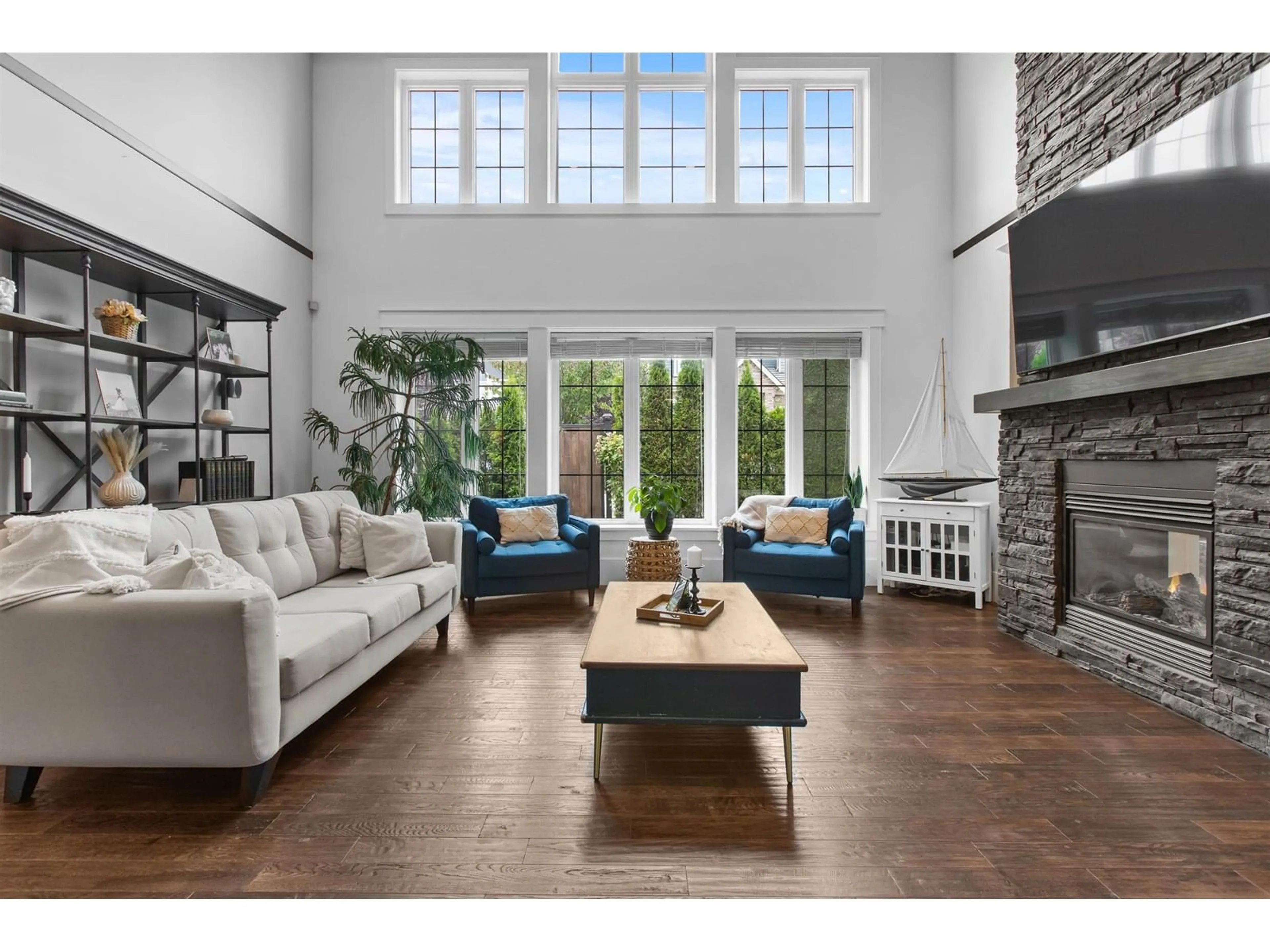 Living room with furniture, unknown for 2662 LARKSPUR, Abbotsford British Columbia V3G0B3