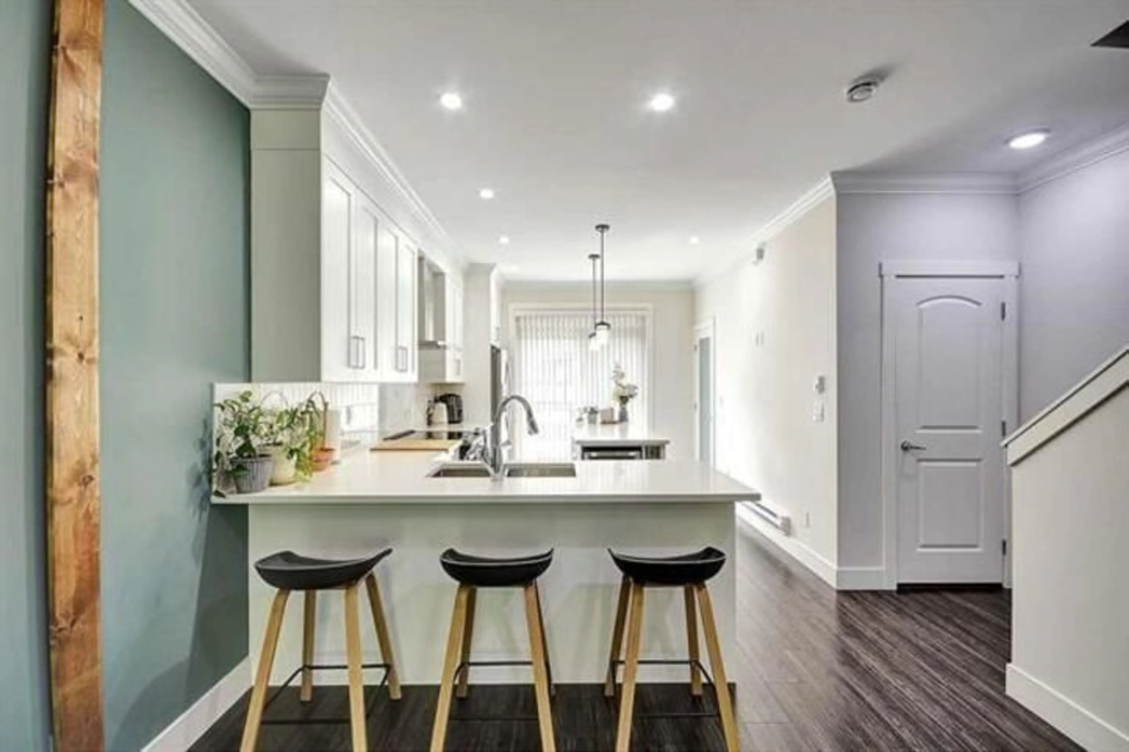 Contemporary kitchen, wood/laminate floor for 128 - 13898 64, Surrey British Columbia V3W1L6