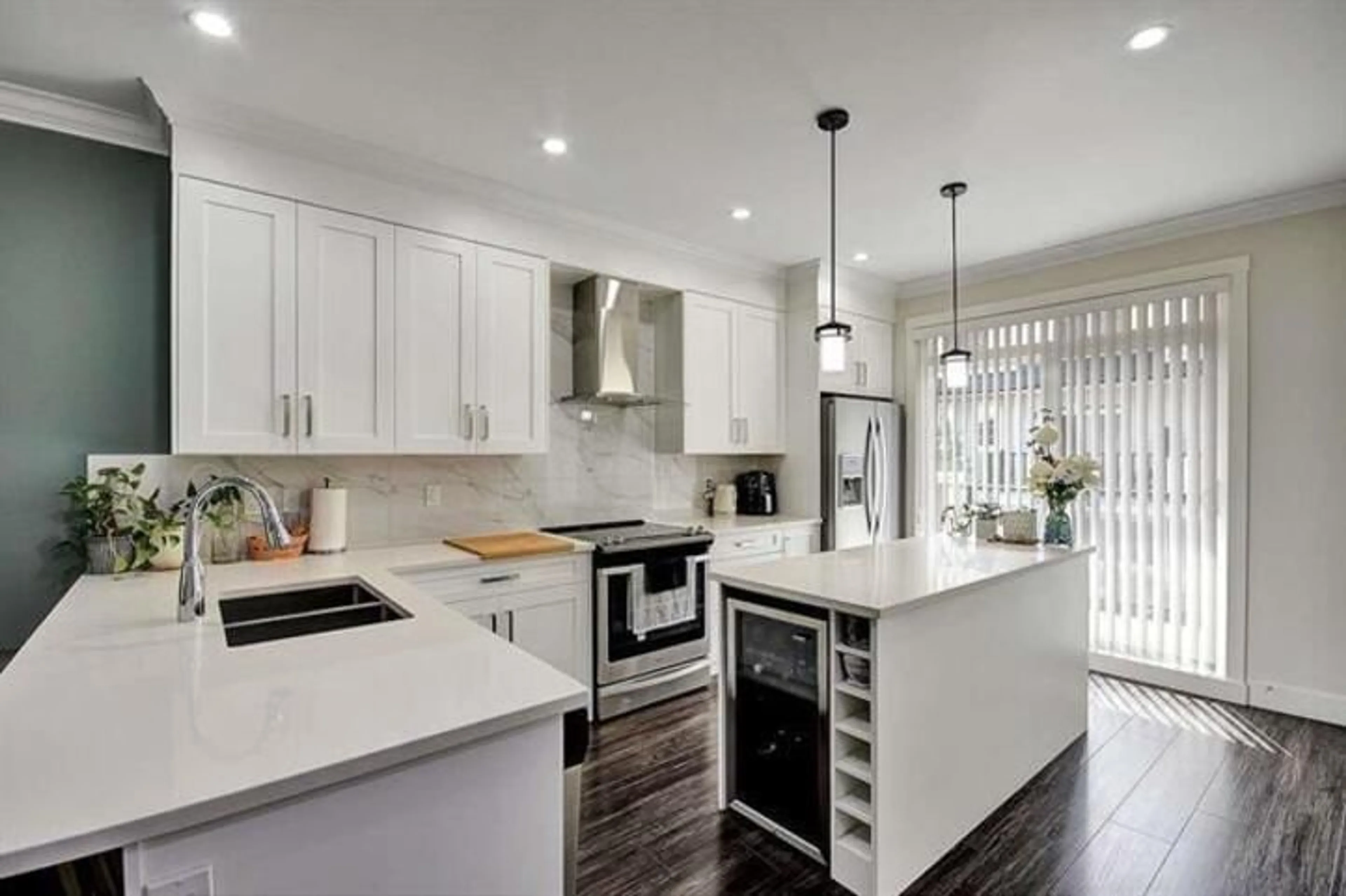 Open concept kitchen, unknown for 128 - 13898 64, Surrey British Columbia V3W1L6