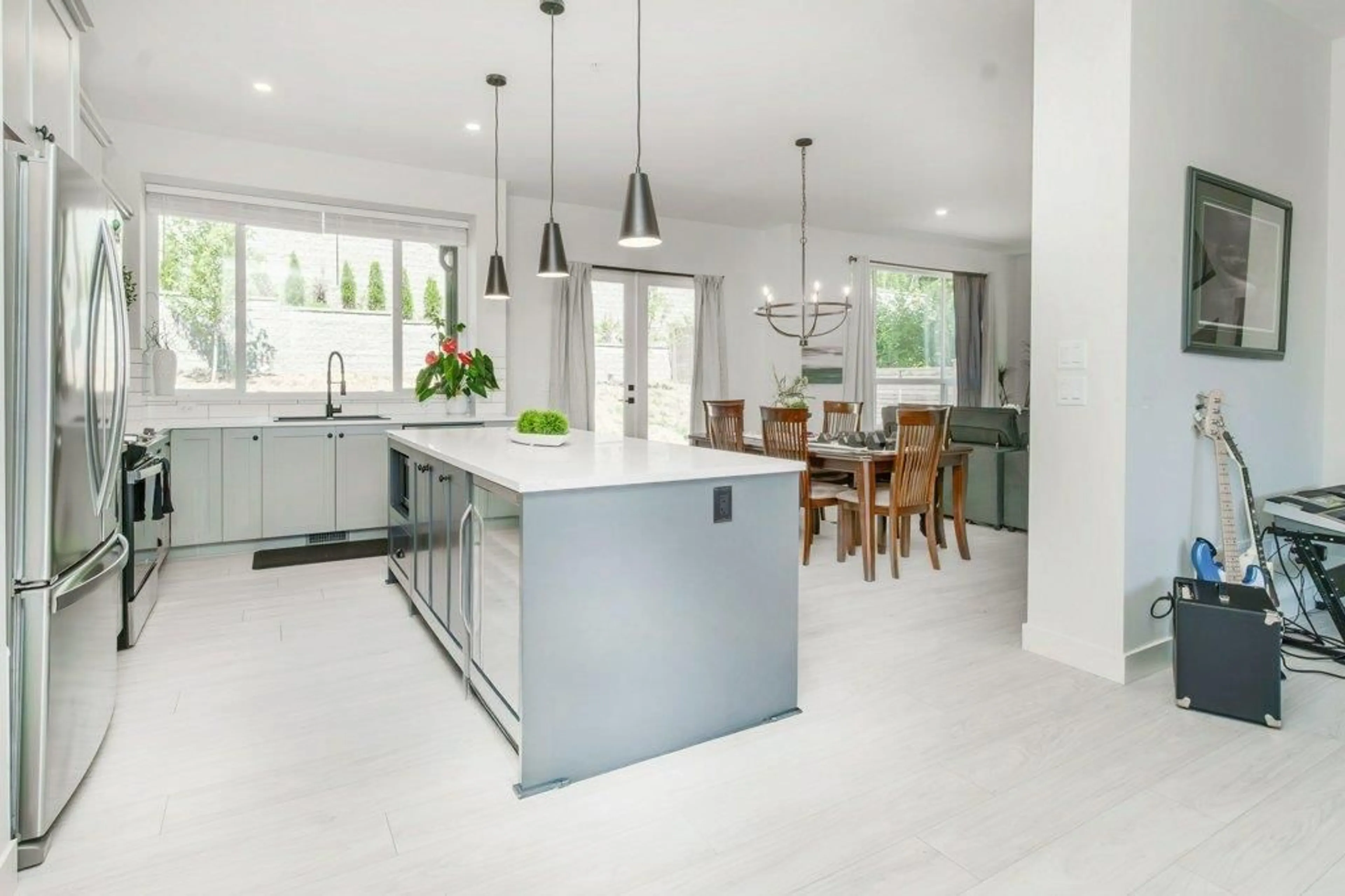 Contemporary kitchen, unknown for 31577 MCCREATH, Mission British Columbia V4S0E9