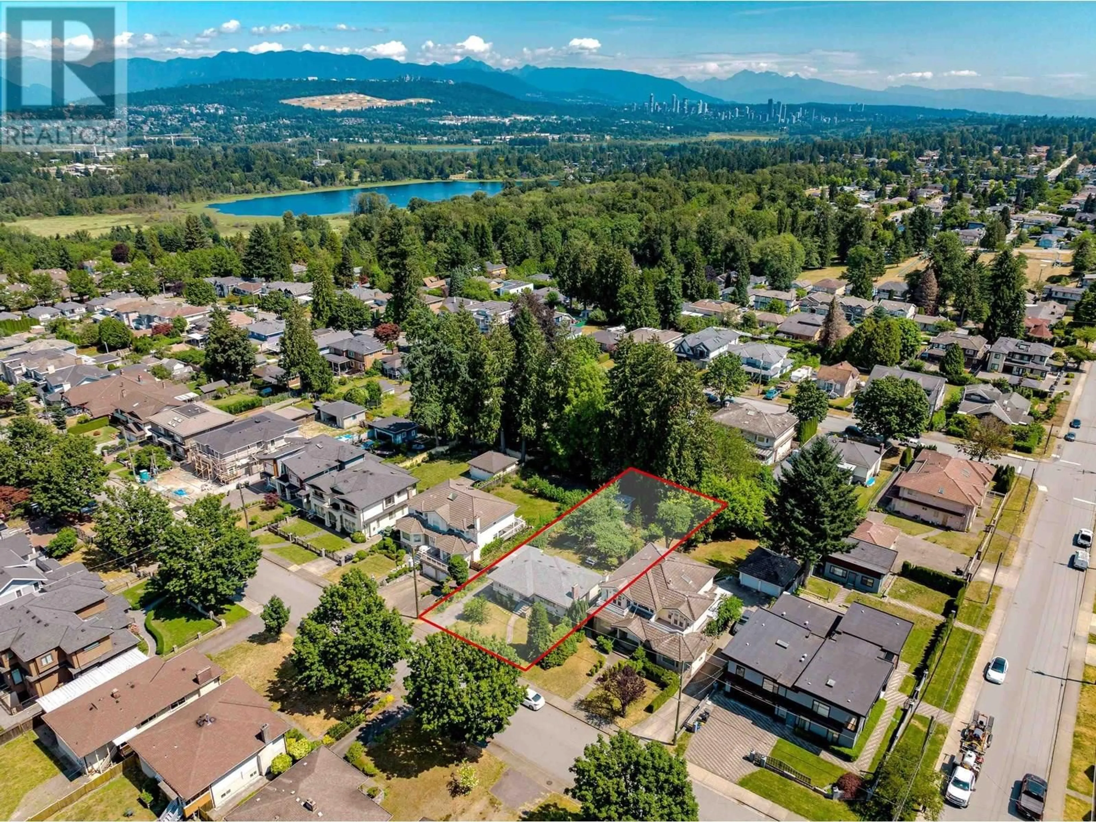 A pic from outside/outdoor area/front of a property/back of a property/a pic from drone, mountain view for 6338 SELMA AVENUE, Burnaby British Columbia V5H3R2