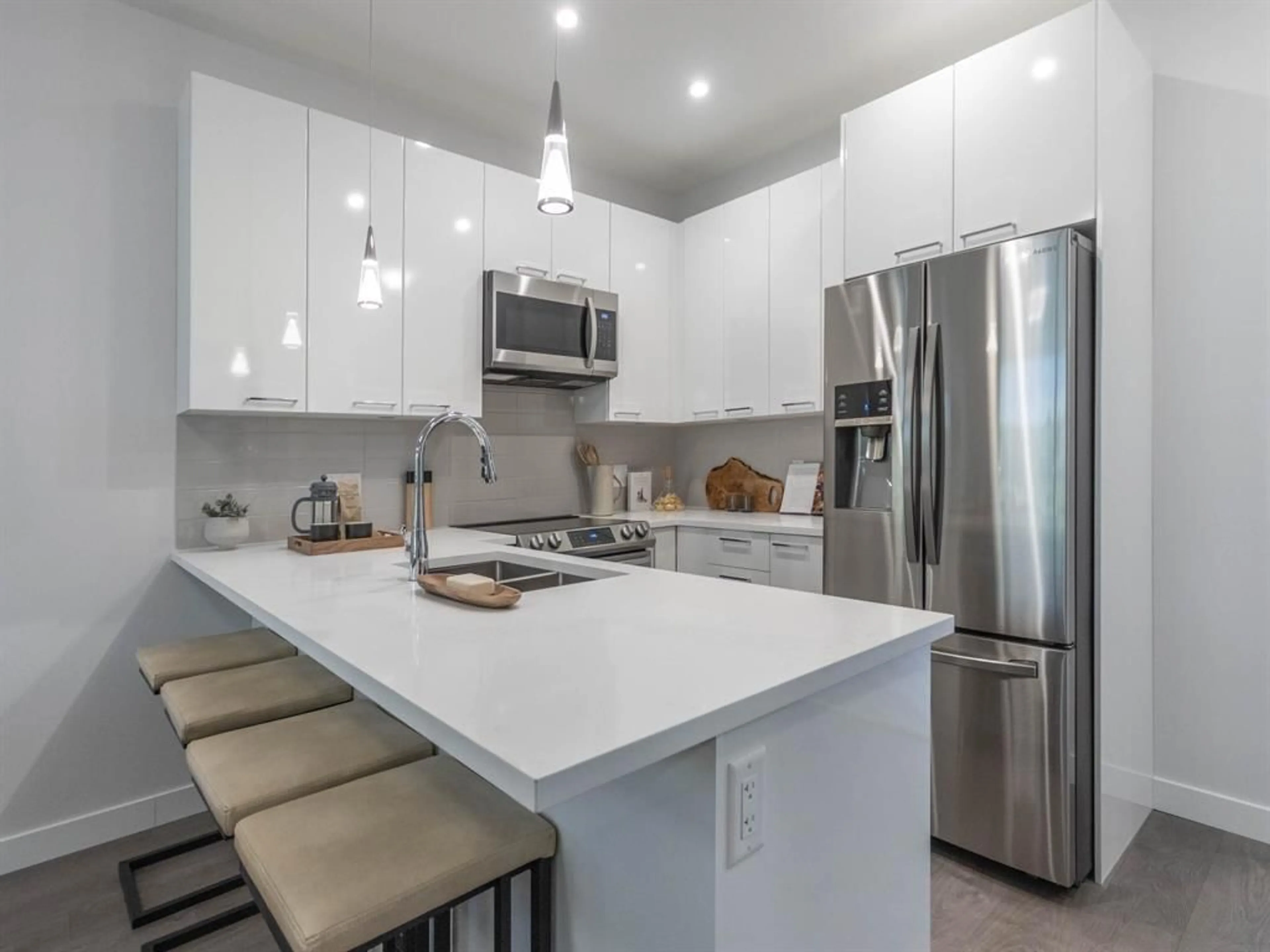Open concept kitchen, unknown for 401 - 33886 PINE, Abbotsford British Columbia V2S0N9