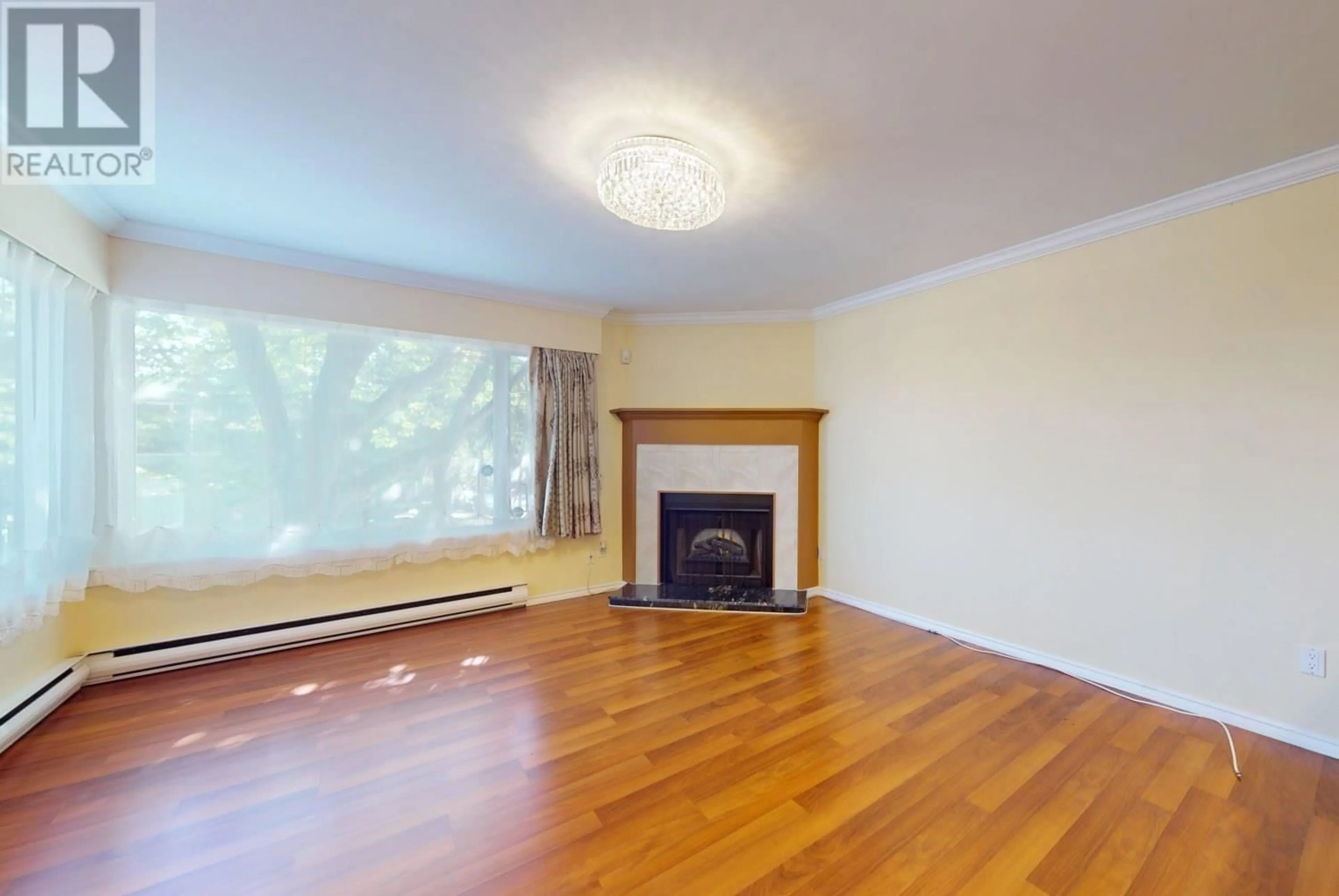 A pic of a room for 2395 OAK STREET, Vancouver British Columbia V6H2J8