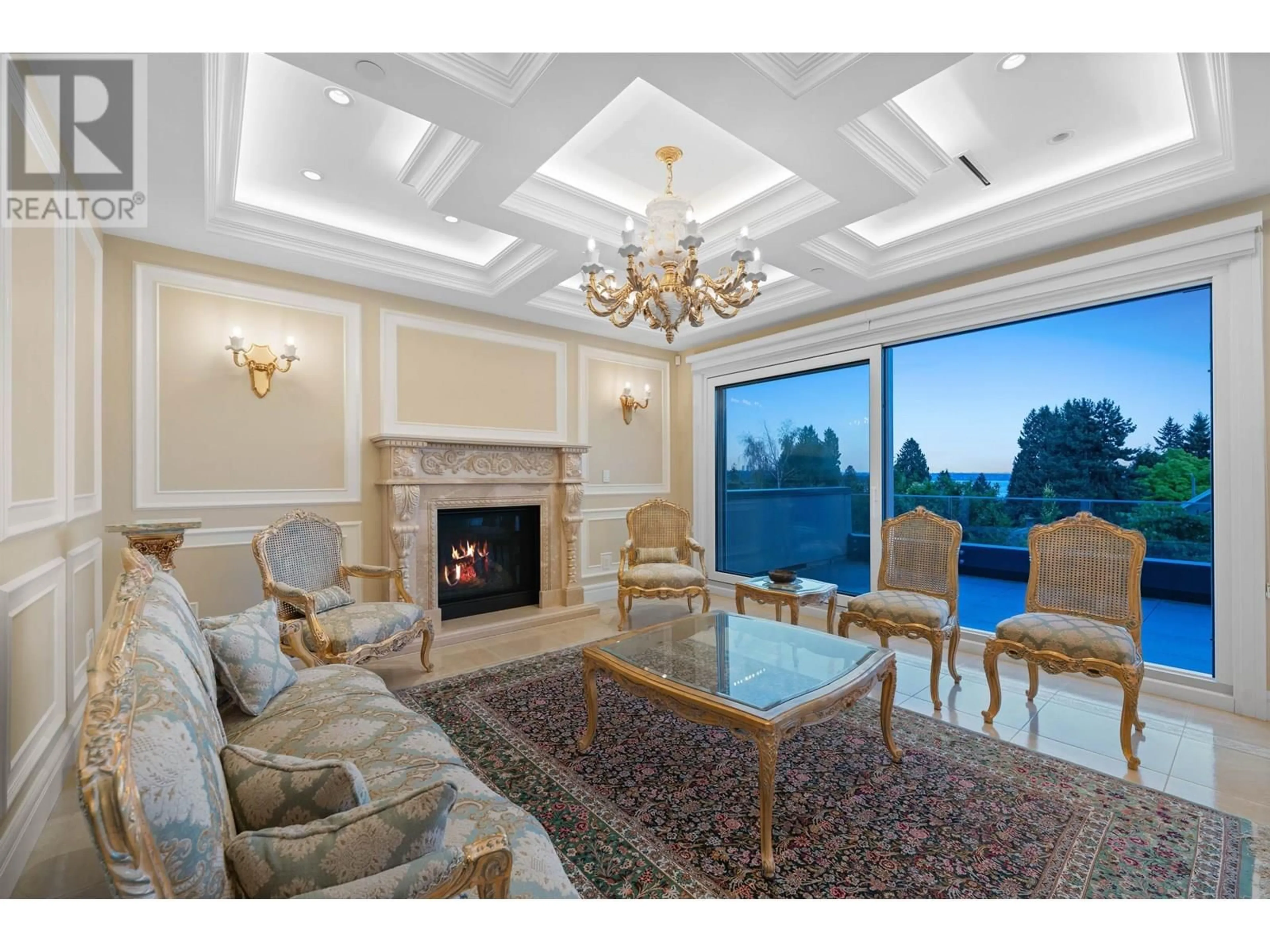 Living room with furniture, unknown for 2540 MATHERS AVENUE, West Vancouver British Columbia V7V2J1