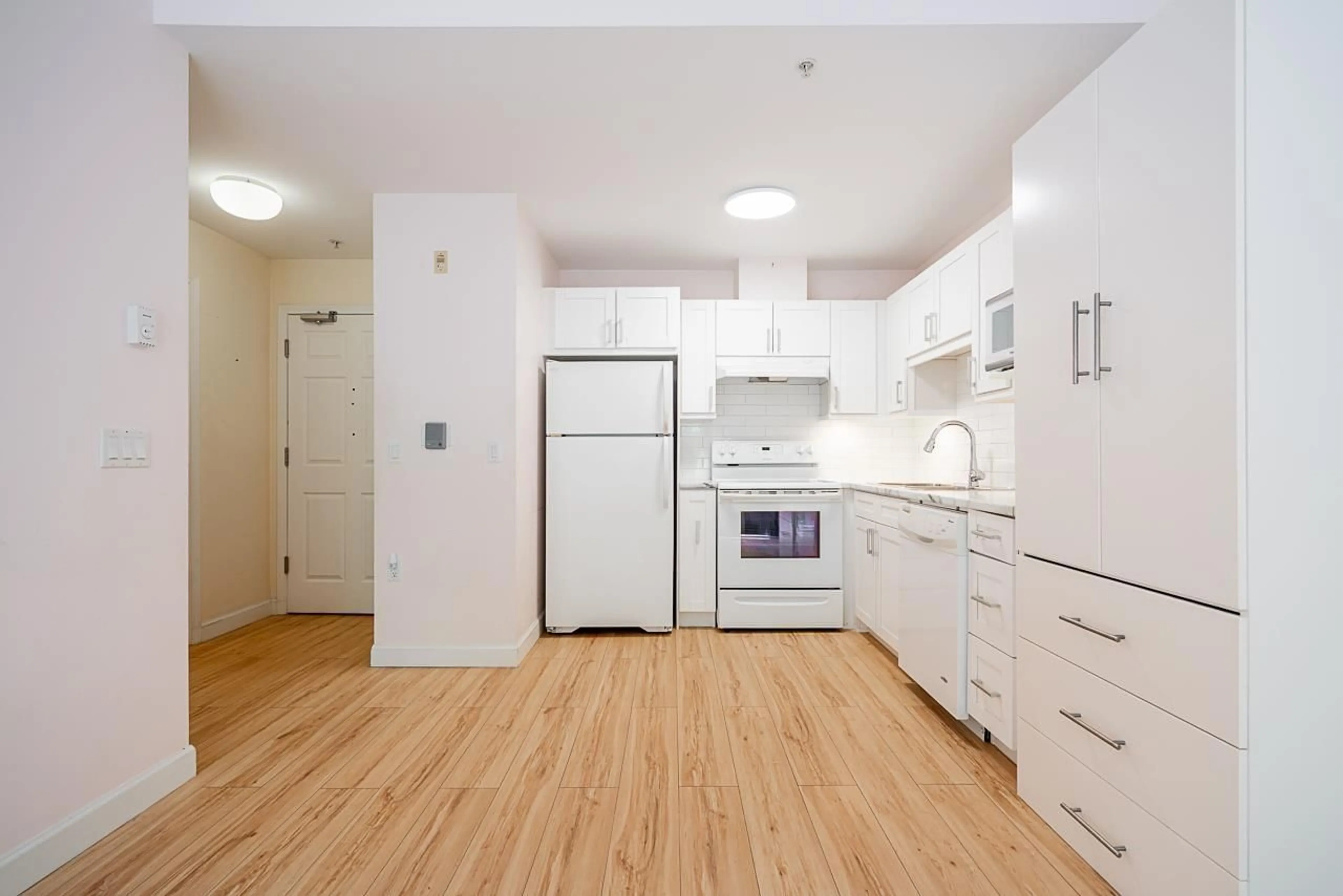 Standard kitchen, wood/laminate floor for 115 - 8888 202, Langley British Columbia V1M4A7