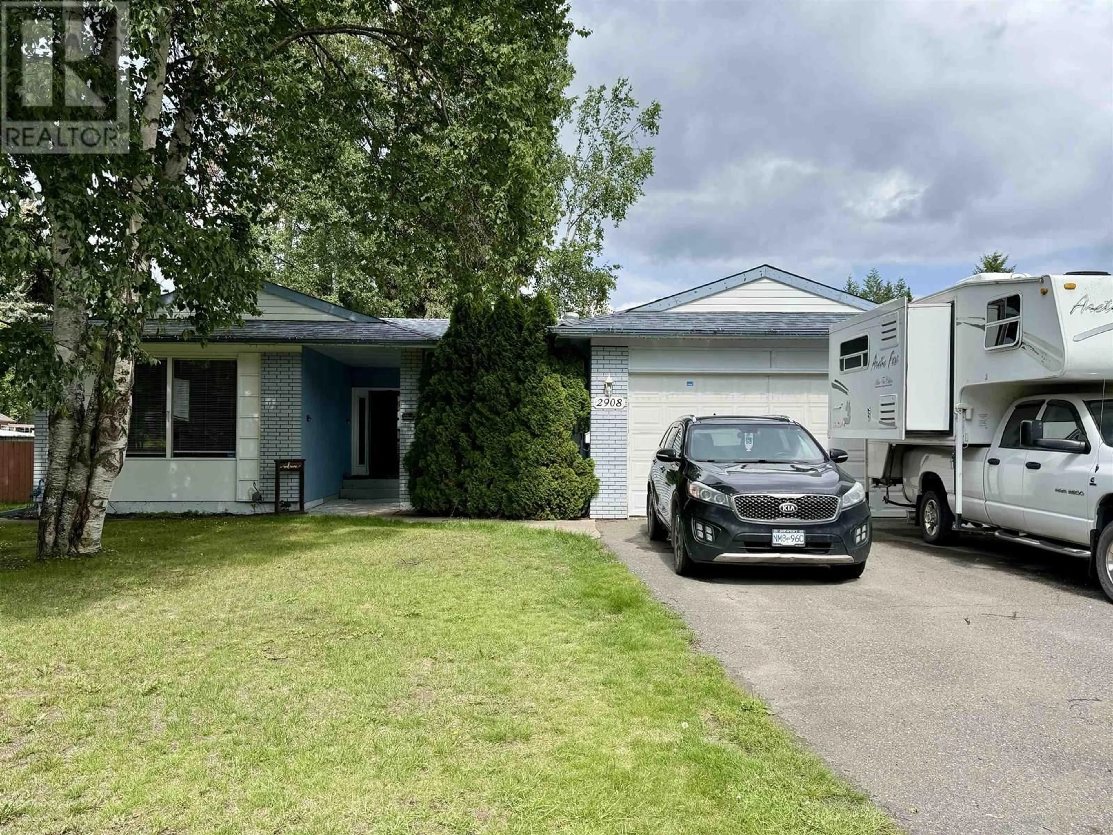 Home with vinyl exterior material, street for 2908 RIDGEVIEW DRIVE, Prince George British Columbia V2K3R9