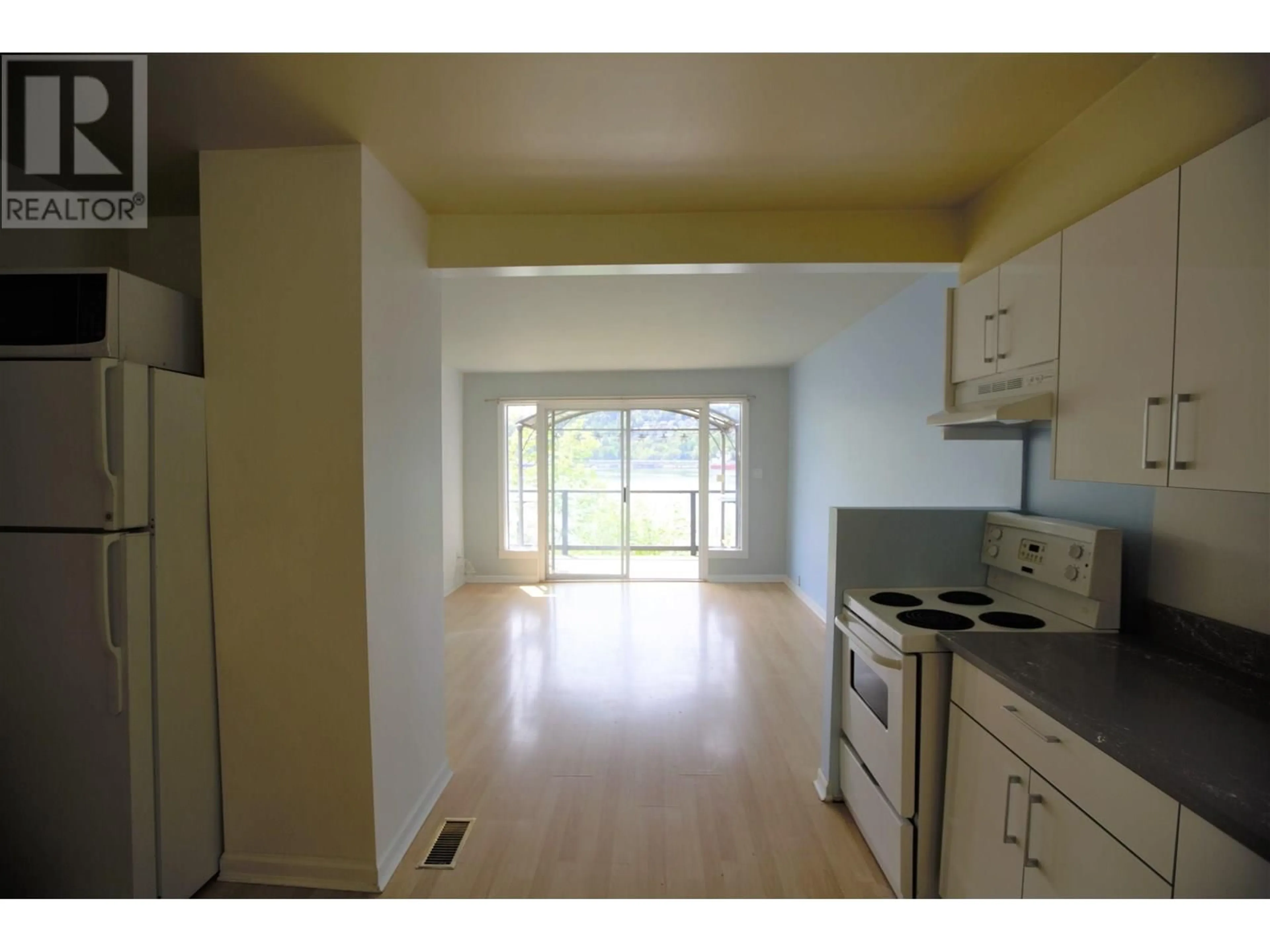 Standard kitchen, unknown for 940 IOCO ROAD, Port Moody British Columbia V3H2X1