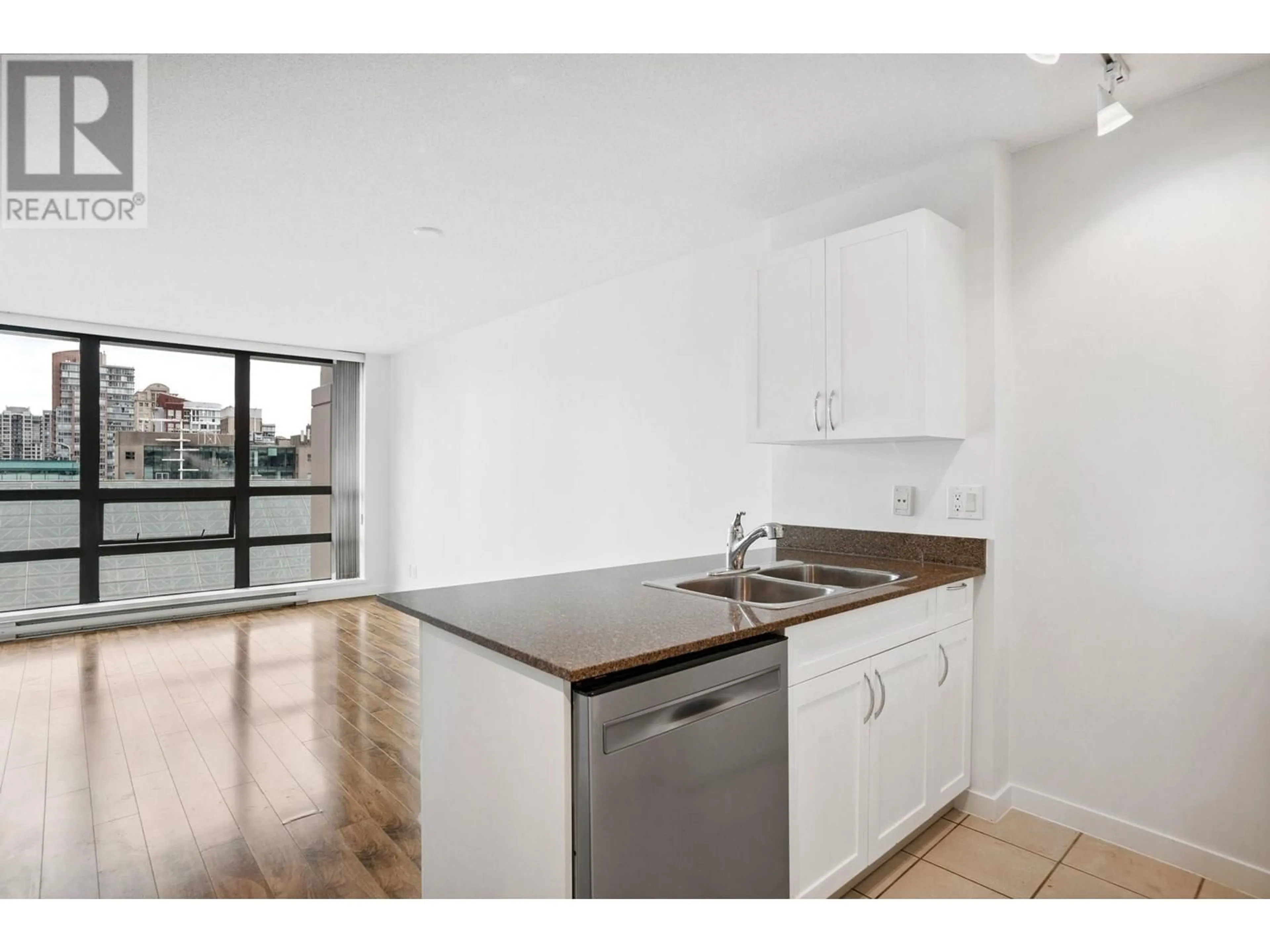 Standard kitchen, unknown for 1233 - 933 HORNBY STREET, Vancouver British Columbia V6Z3G4