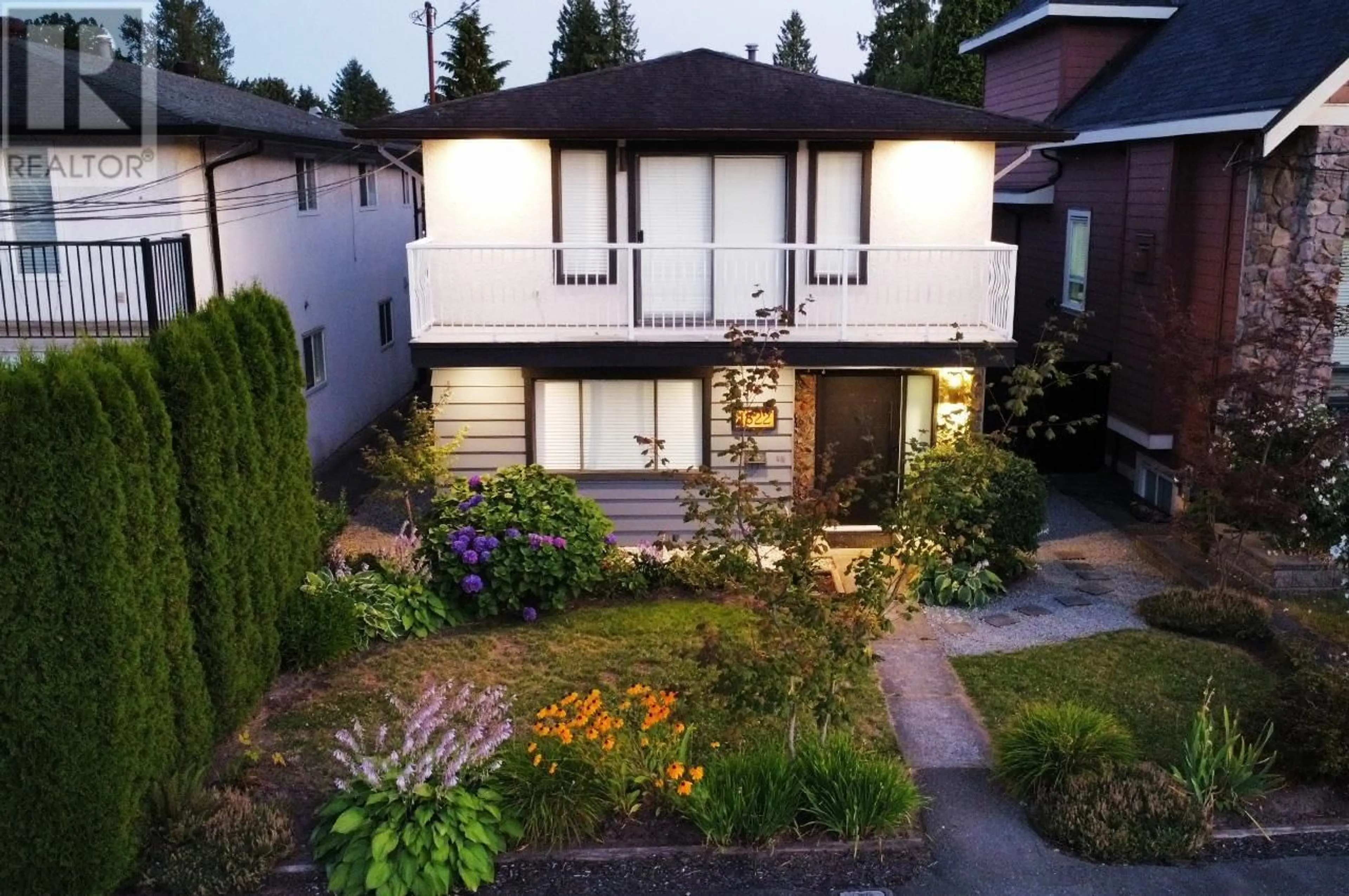 A pic from outside/outdoor area/front of a property/back of a property/a pic from drone, street for 1822 FRASER AVENUE, Port Coquitlam British Columbia V3B1N1