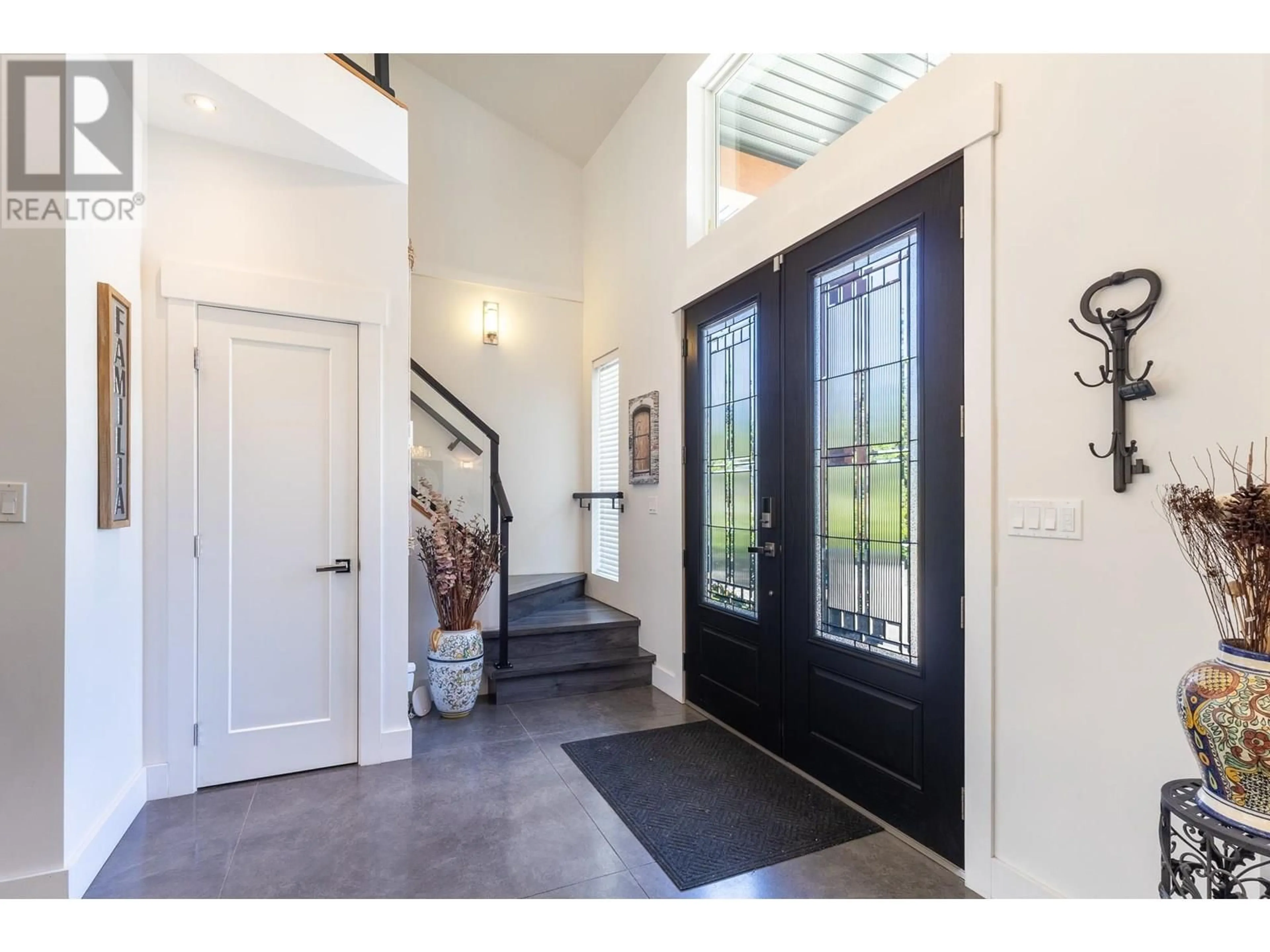 Indoor entryway for 421 SOLAZ PLACE, Gibsons British Columbia V0N1V5