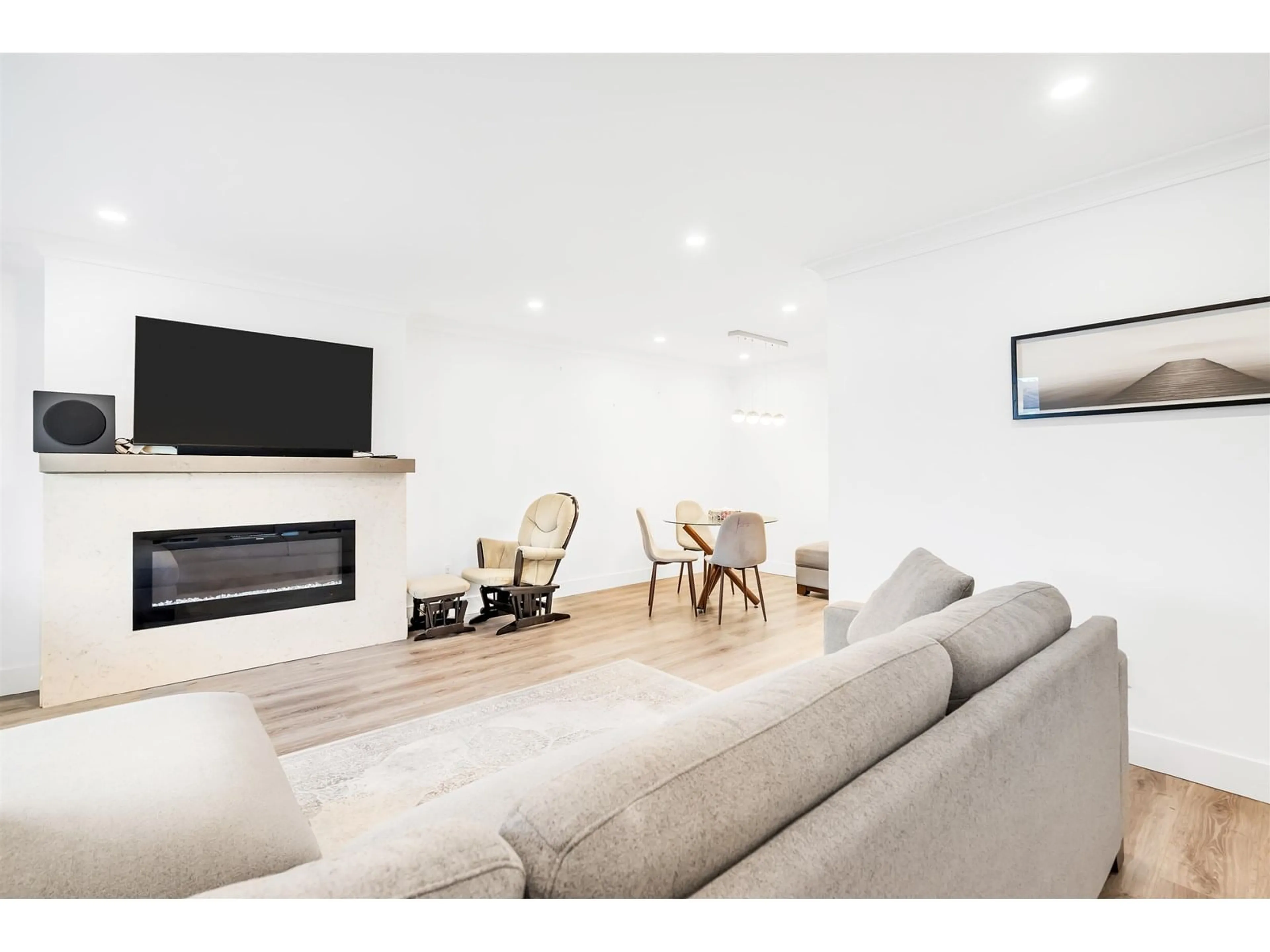 Living room with furniture, wood/laminate floor for 209 - 13947 72, Surrey British Columbia V3W2P6