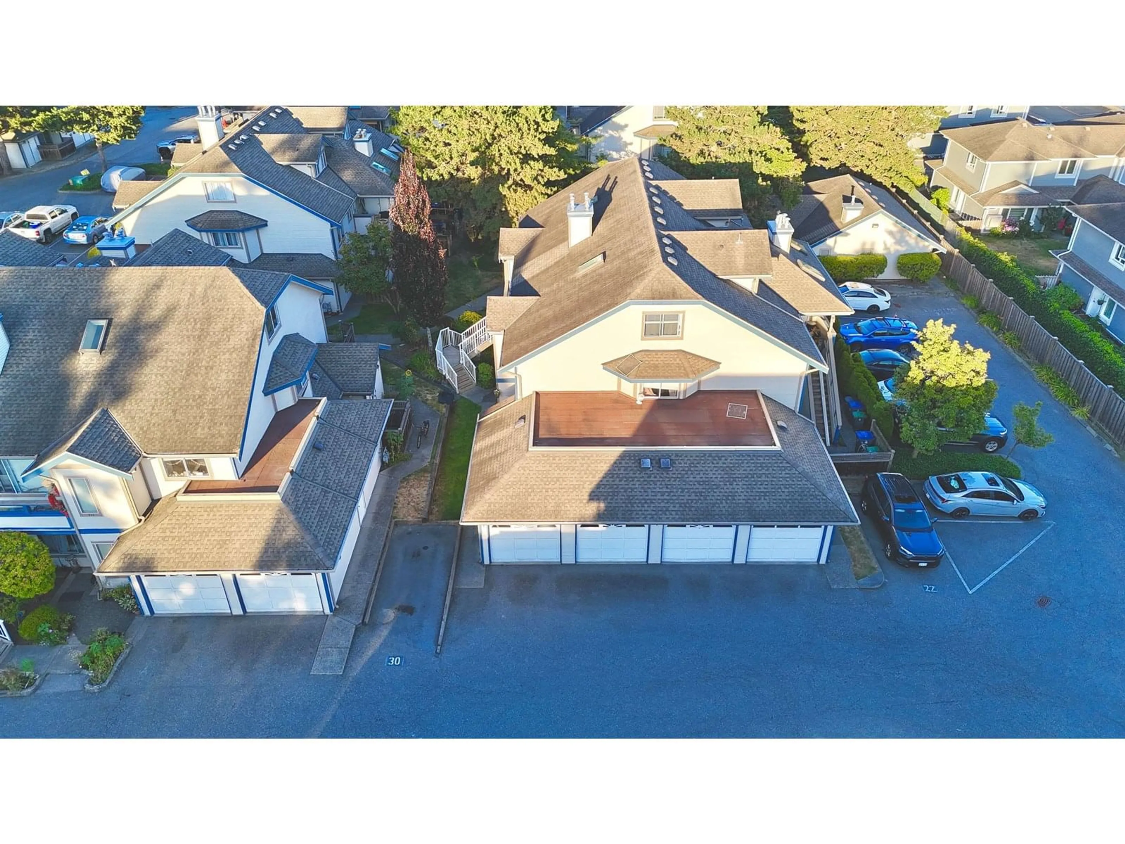 A pic from outside/outdoor area/front of a property/back of a property/a pic from drone, street for 113 - 7837 120A, Surrey British Columbia V3W0W9