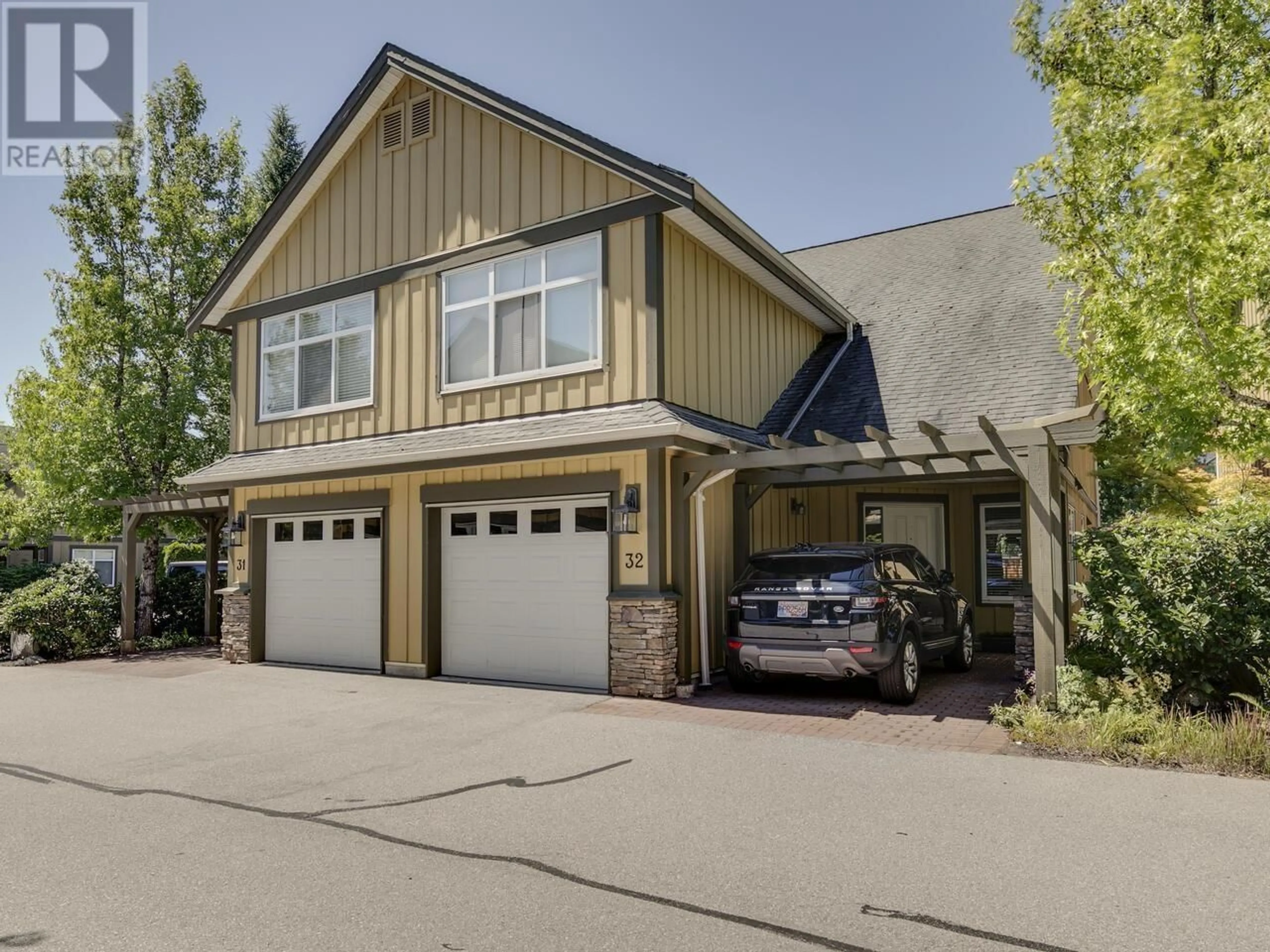 Indoor garage for 32 - 41050 TANTALUS ROAD, Squamish British Columbia V8B0M6
