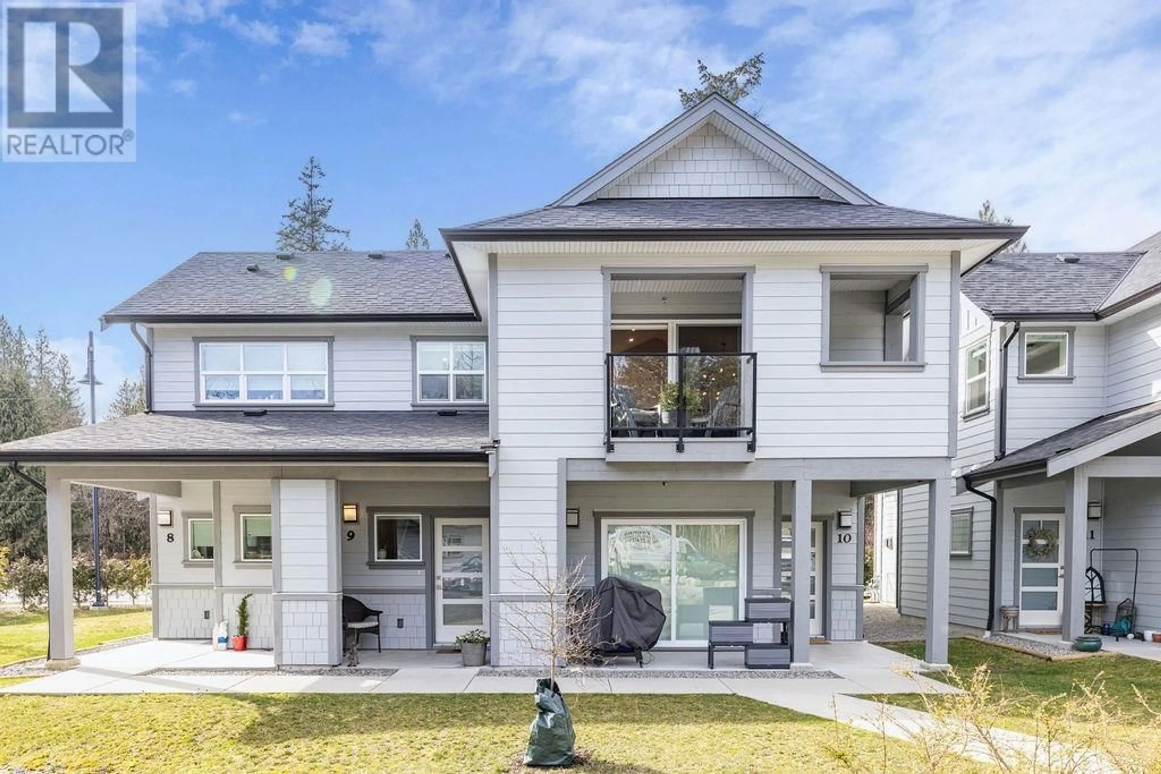 Home with vinyl exterior material, street for 9 - 950 WOODSWORTH ROAD, Gibsons British Columbia V0N1V7