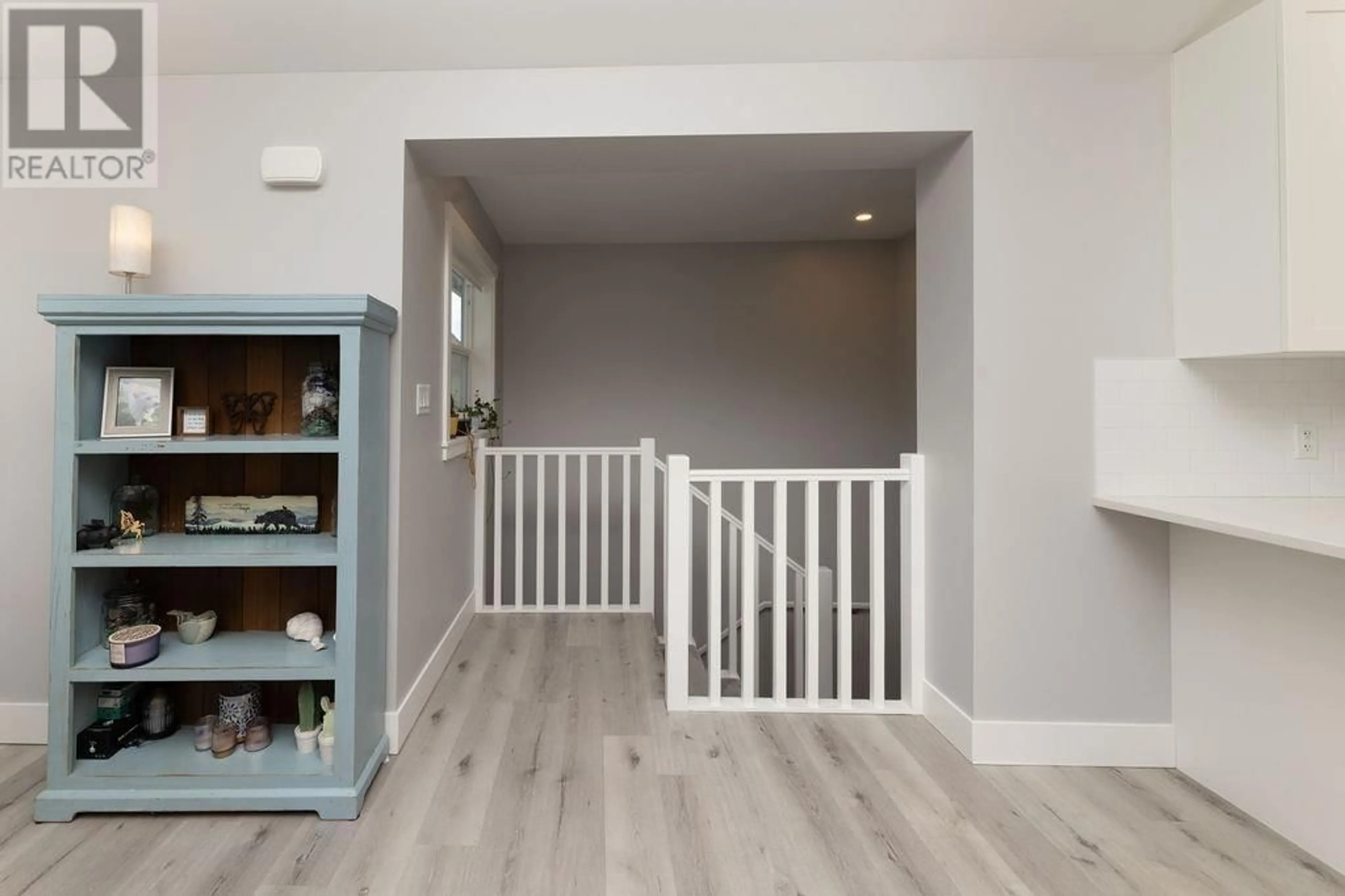 Indoor entryway for 9 - 950 WOODSWORTH ROAD, Gibsons British Columbia V0N1V7