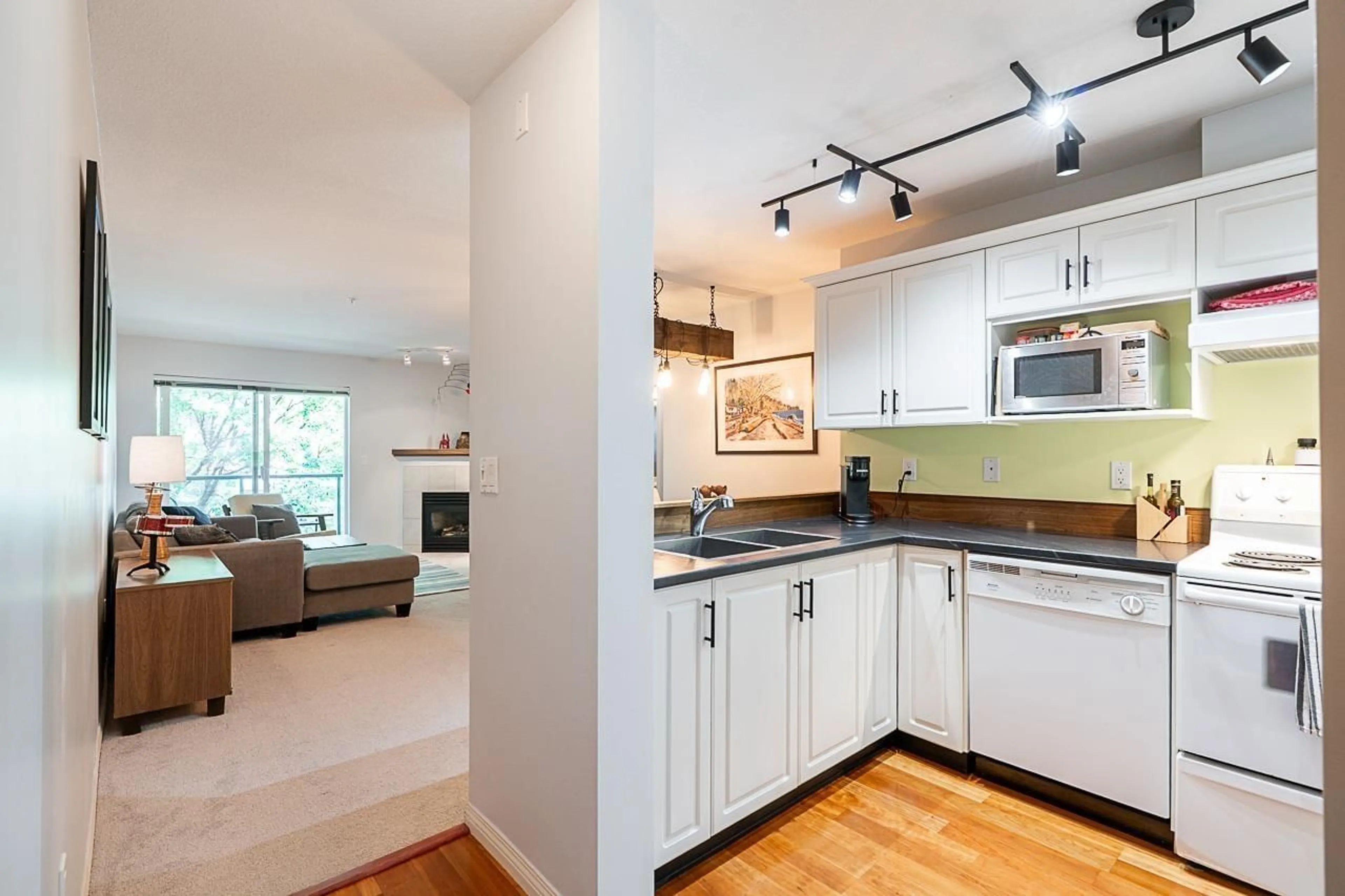 Open concept kitchen, unknown for 303 - 1280 MERKLIN, White Rock British Columbia V4B4B9