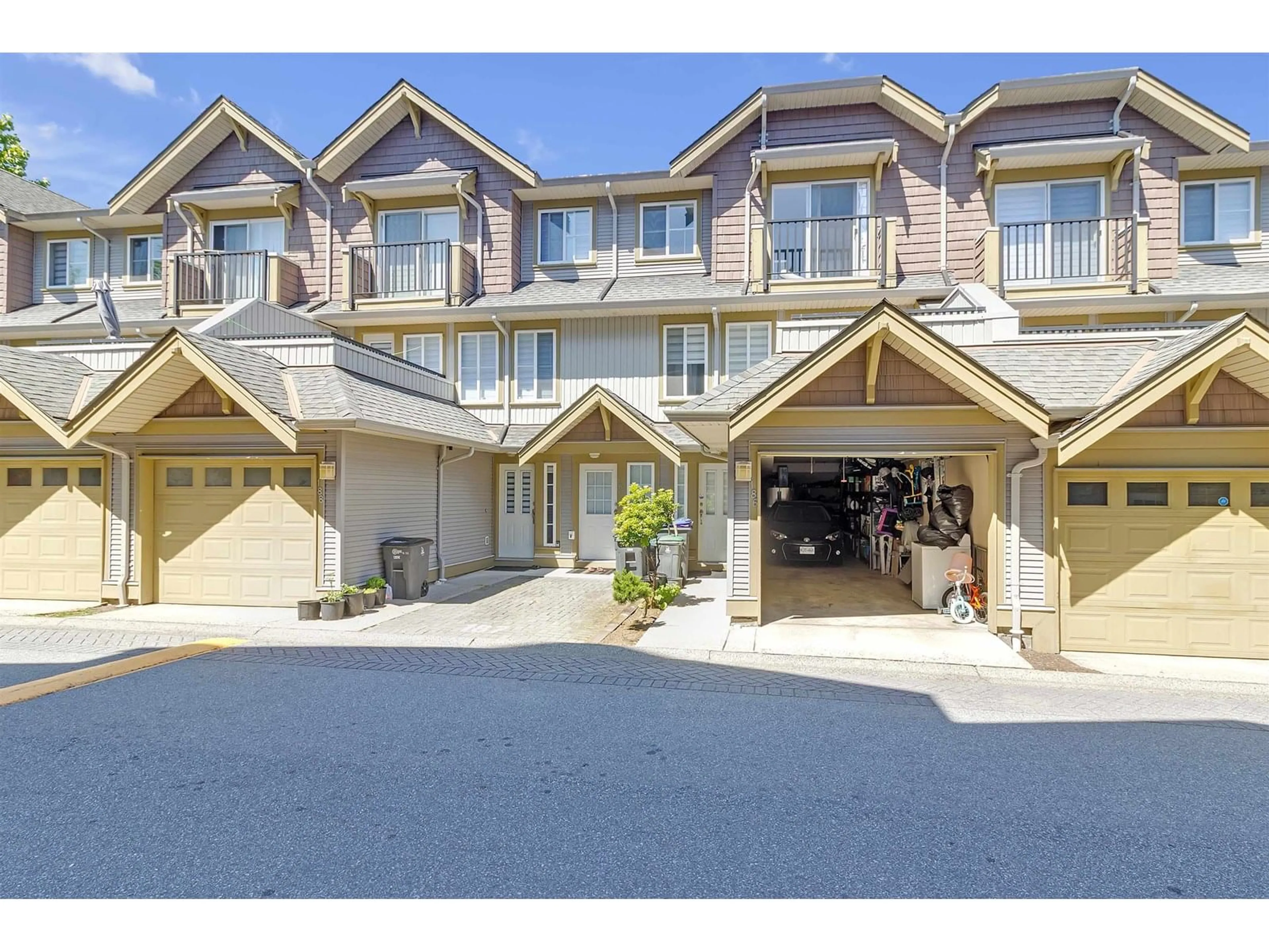 Unknown for 186 - 12040 68, Surrey British Columbia V3W1P5