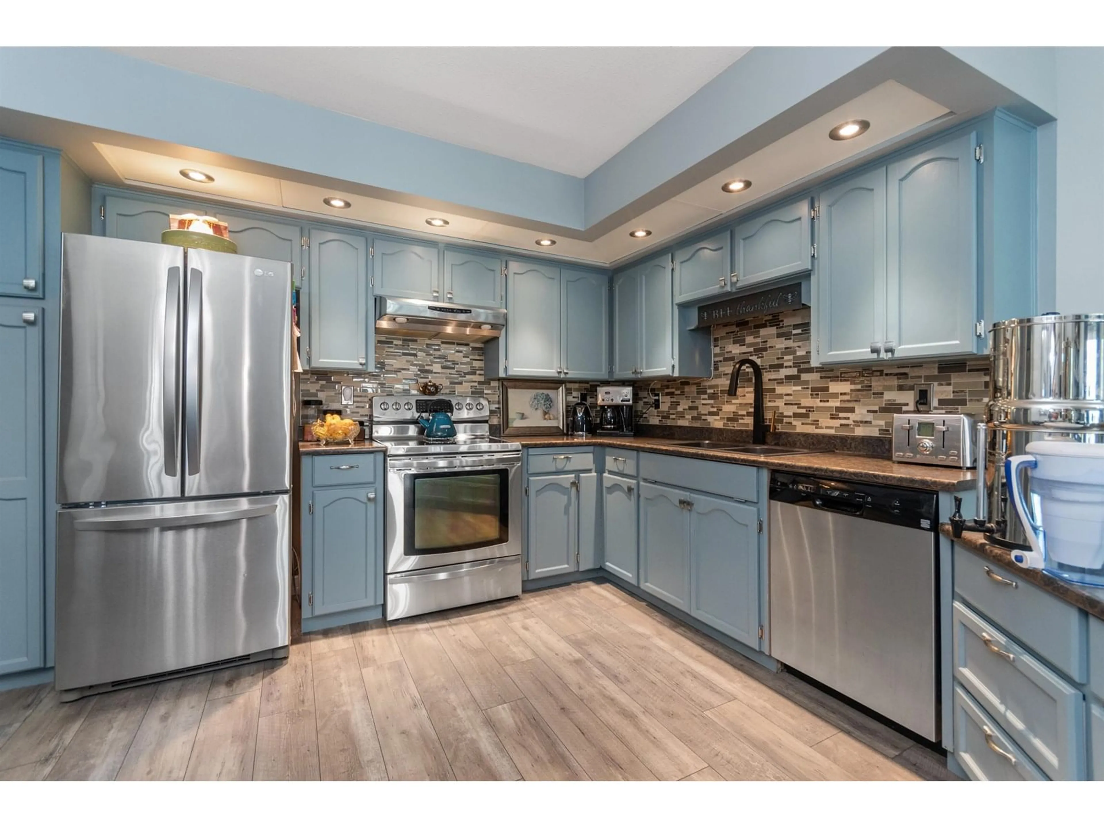 Open concept kitchen, unknown for 217 - 31930 OLD YALE, Abbotsford British Columbia V2T2C7