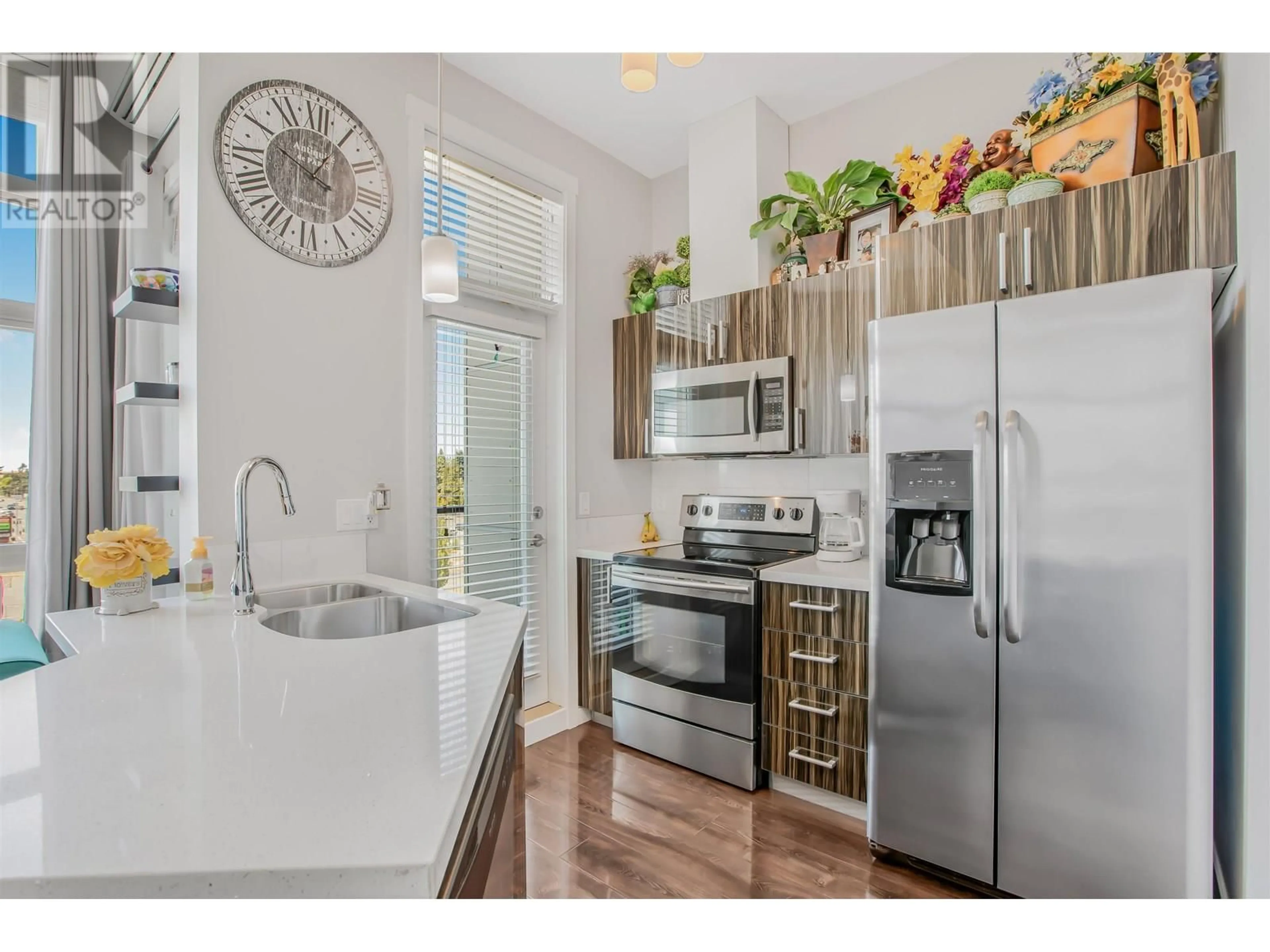 Open concept kitchen, unknown for 604 - 22318 LOUGHEED HIGHWAY, Maple Ridge British Columbia V2X2T4