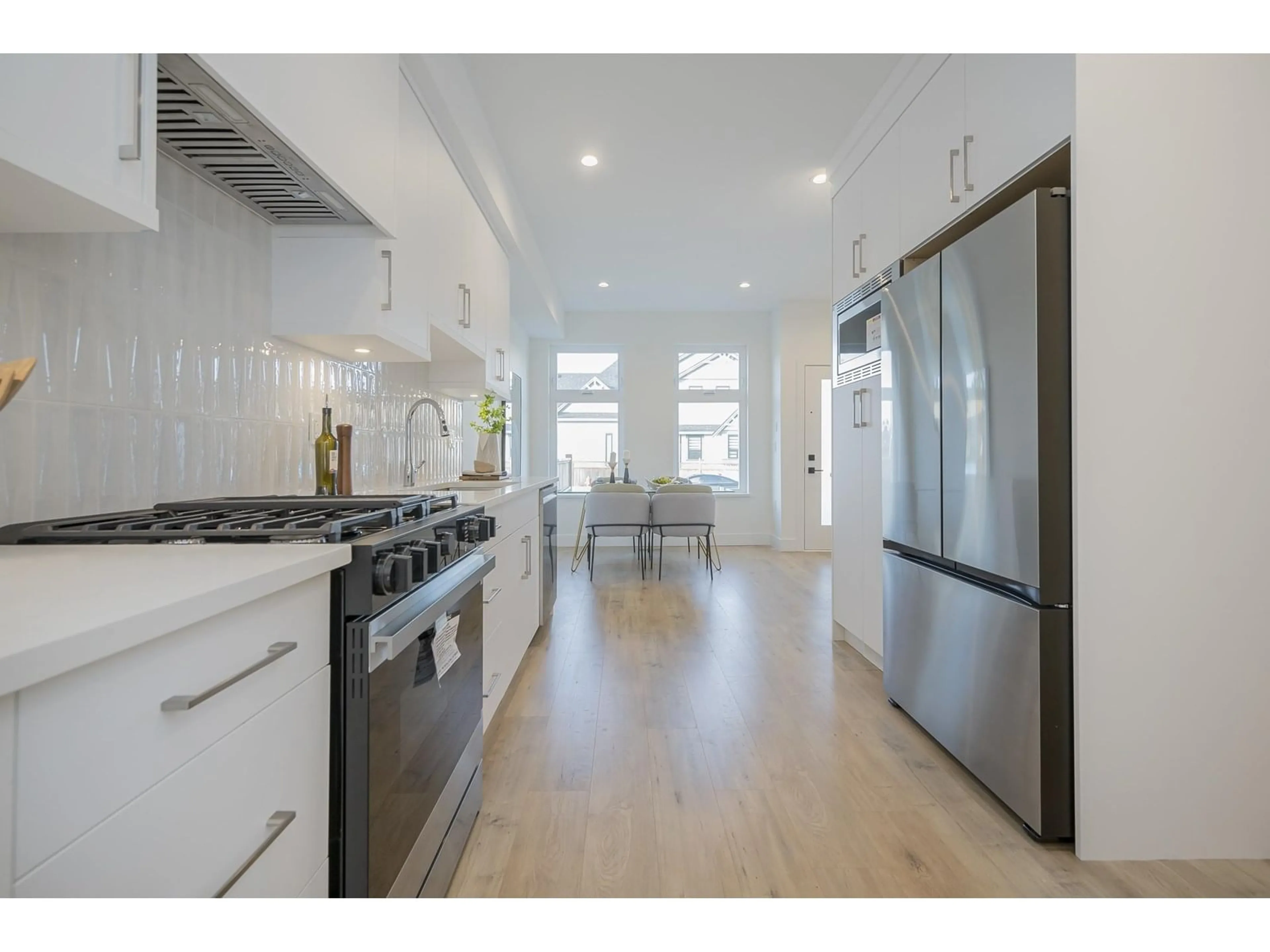 Open concept kitchen, unknown for 8 - 12770 105, Surrey British Columbia V3V0H2