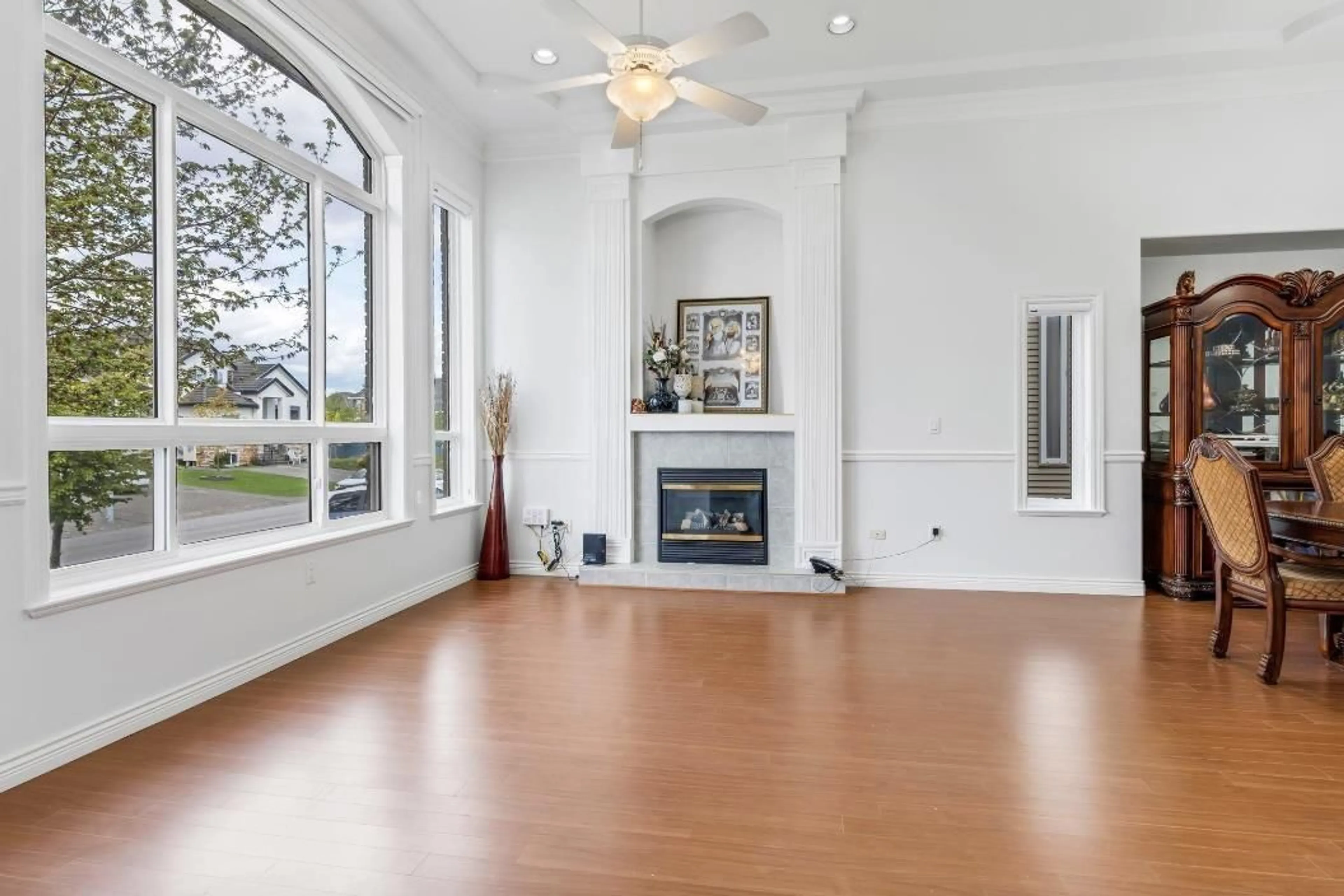 Indoor foyer for 12672 67A, Surrey British Columbia V3W1G3