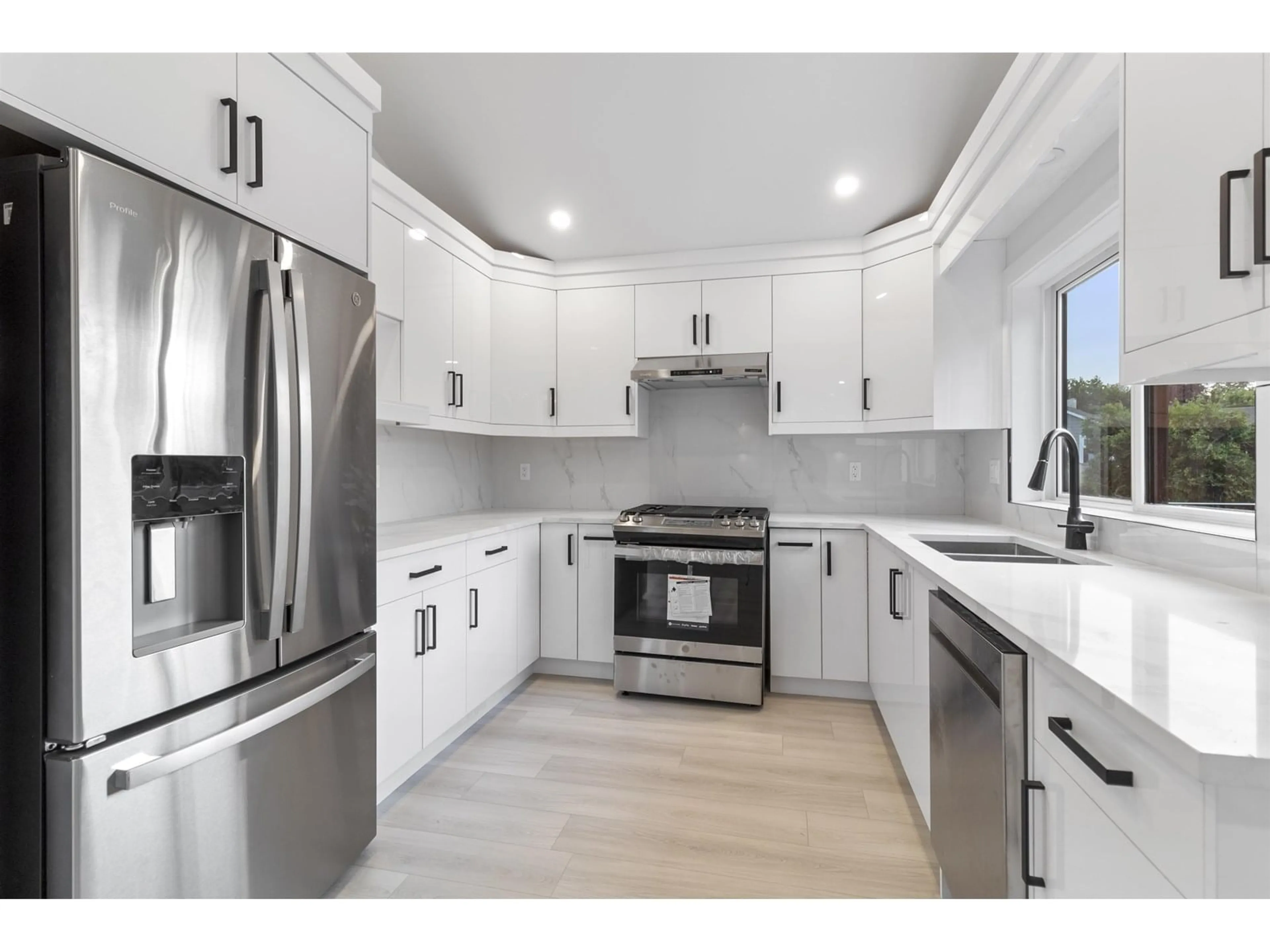 Open concept kitchen, unknown for 2540 WILDING, Langley British Columbia V2Y1E5