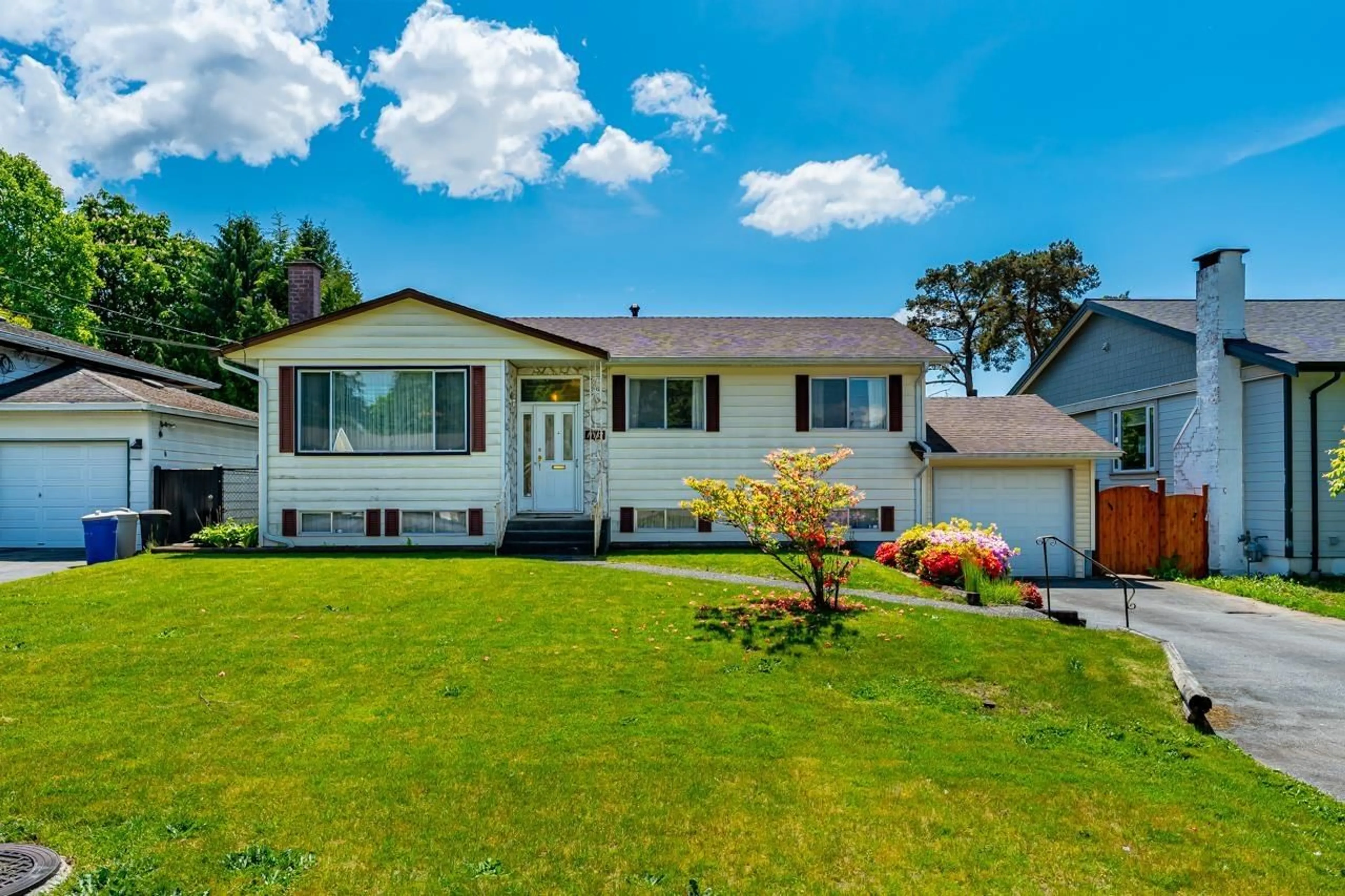 Home with vinyl exterior material, water/lake/river/ocean view for 11382 88A, Delta British Columbia V4C3E4