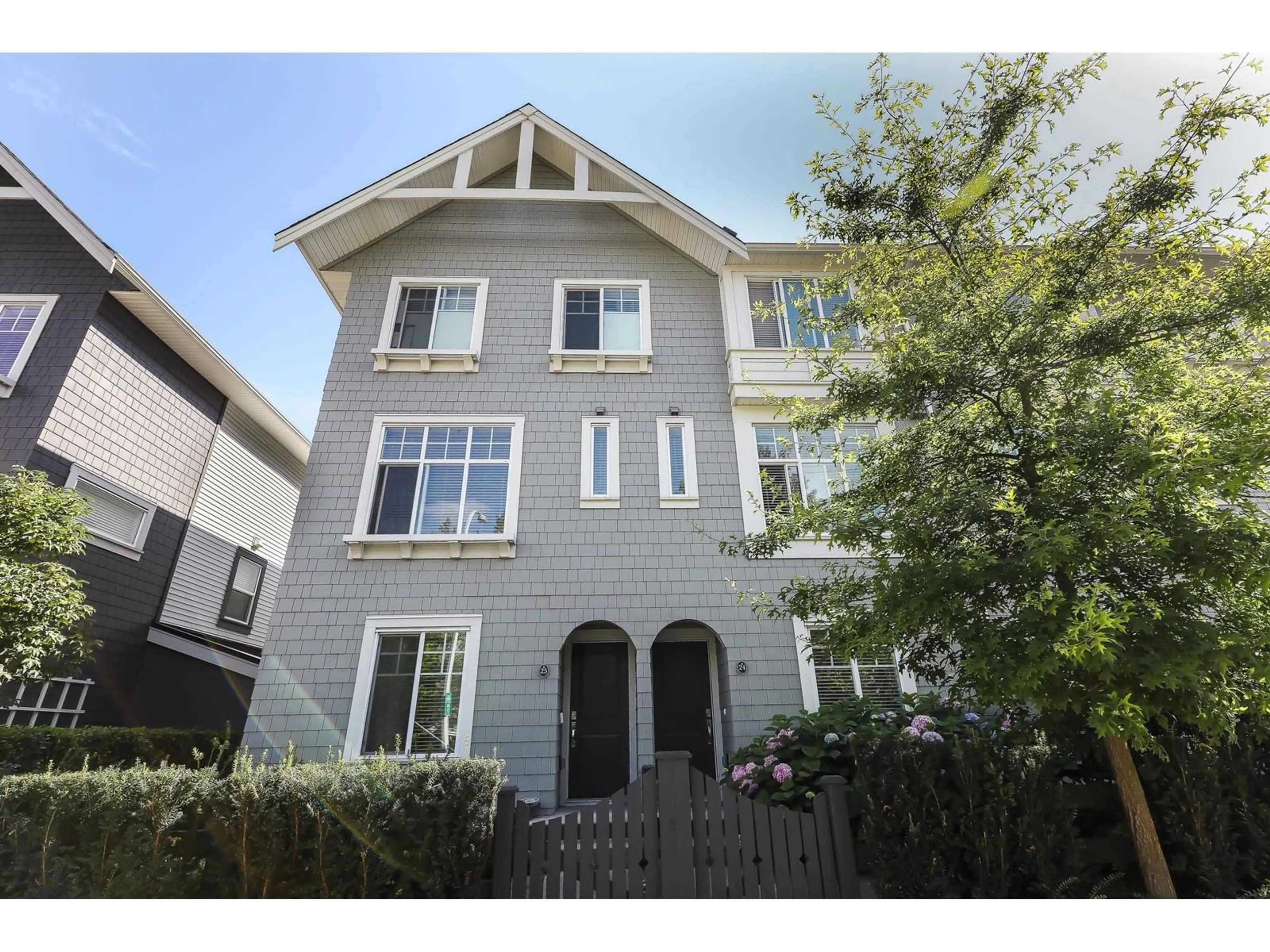 Home with vinyl exterior material, street for 24 - 15487 99A, Surrey British Columbia V3R0G9