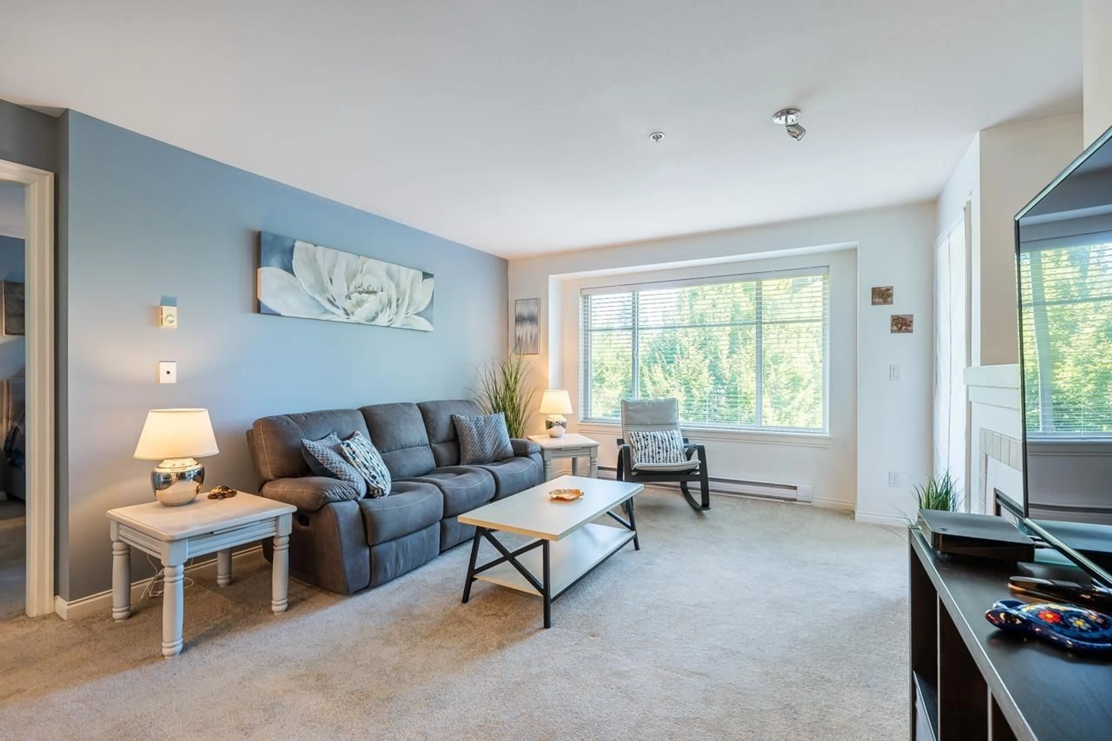 Living room with furniture, unknown for 405 - 2151 151A, Surrey British Columbia V4A7C6