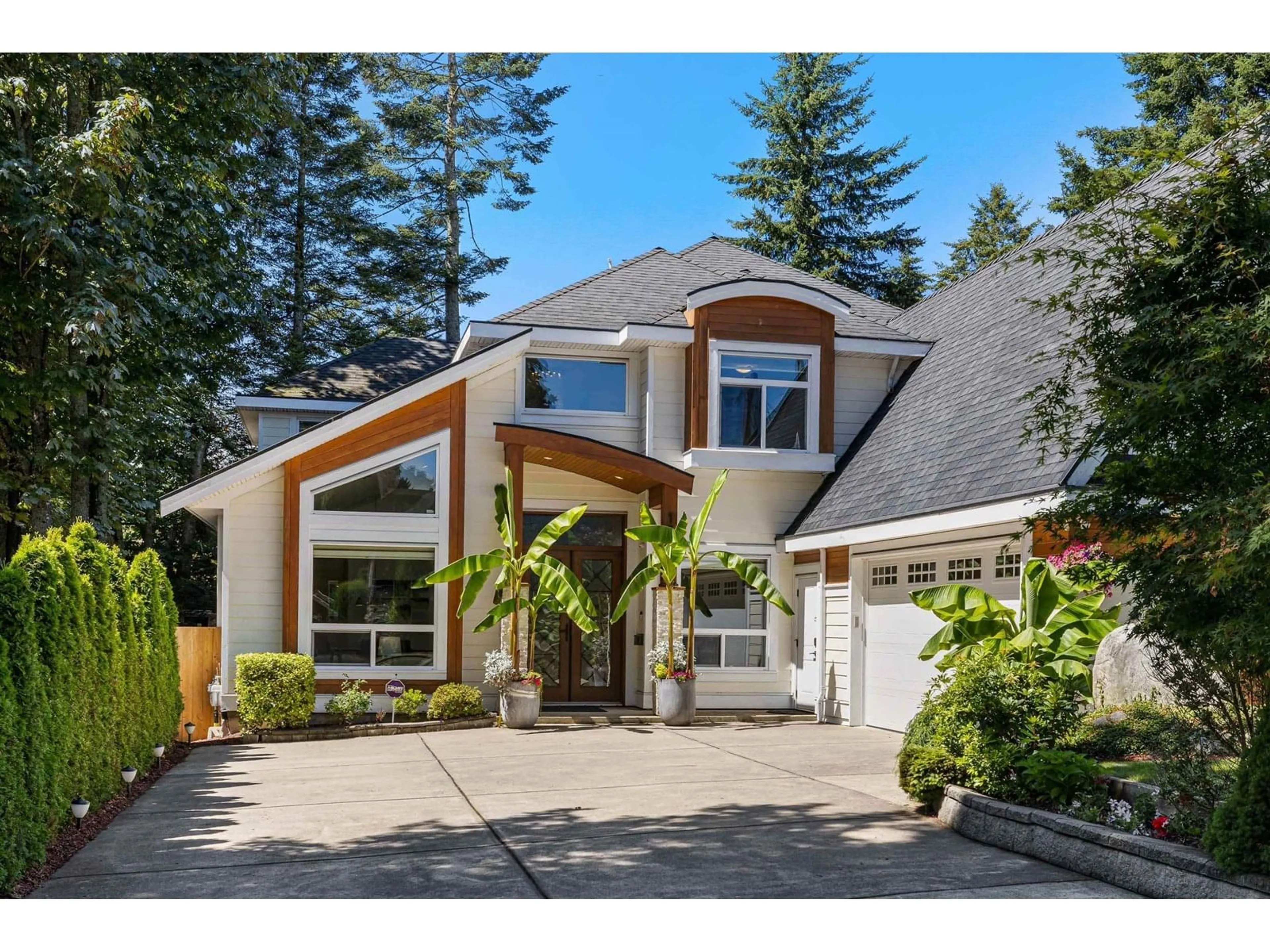 Home with vinyl exterior material, street for 1571 136, Surrey British Columbia V4A5H3