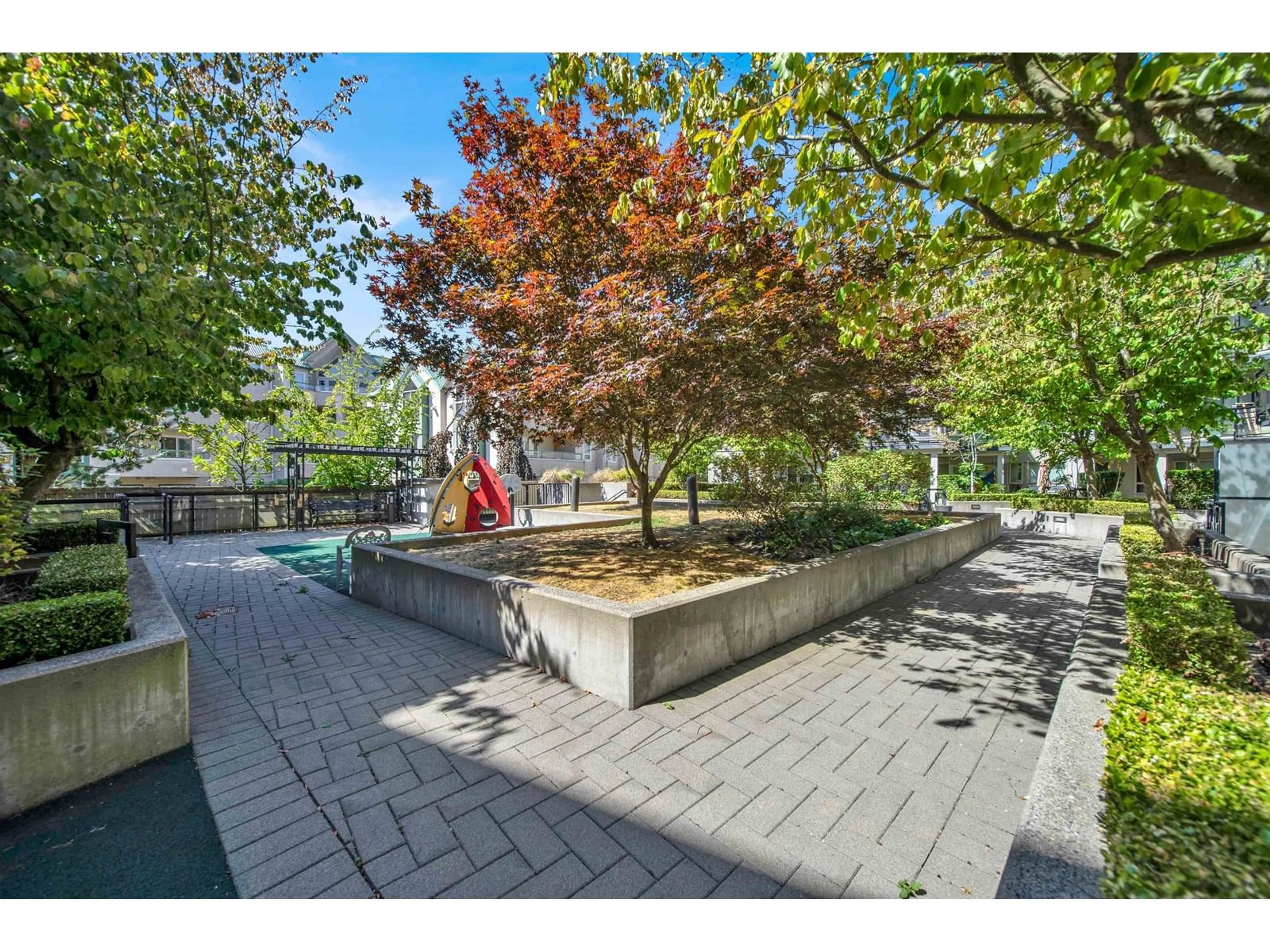 Patio, street for 325 - 13228 OLD YALE, Surrey British Columbia V3T0K3