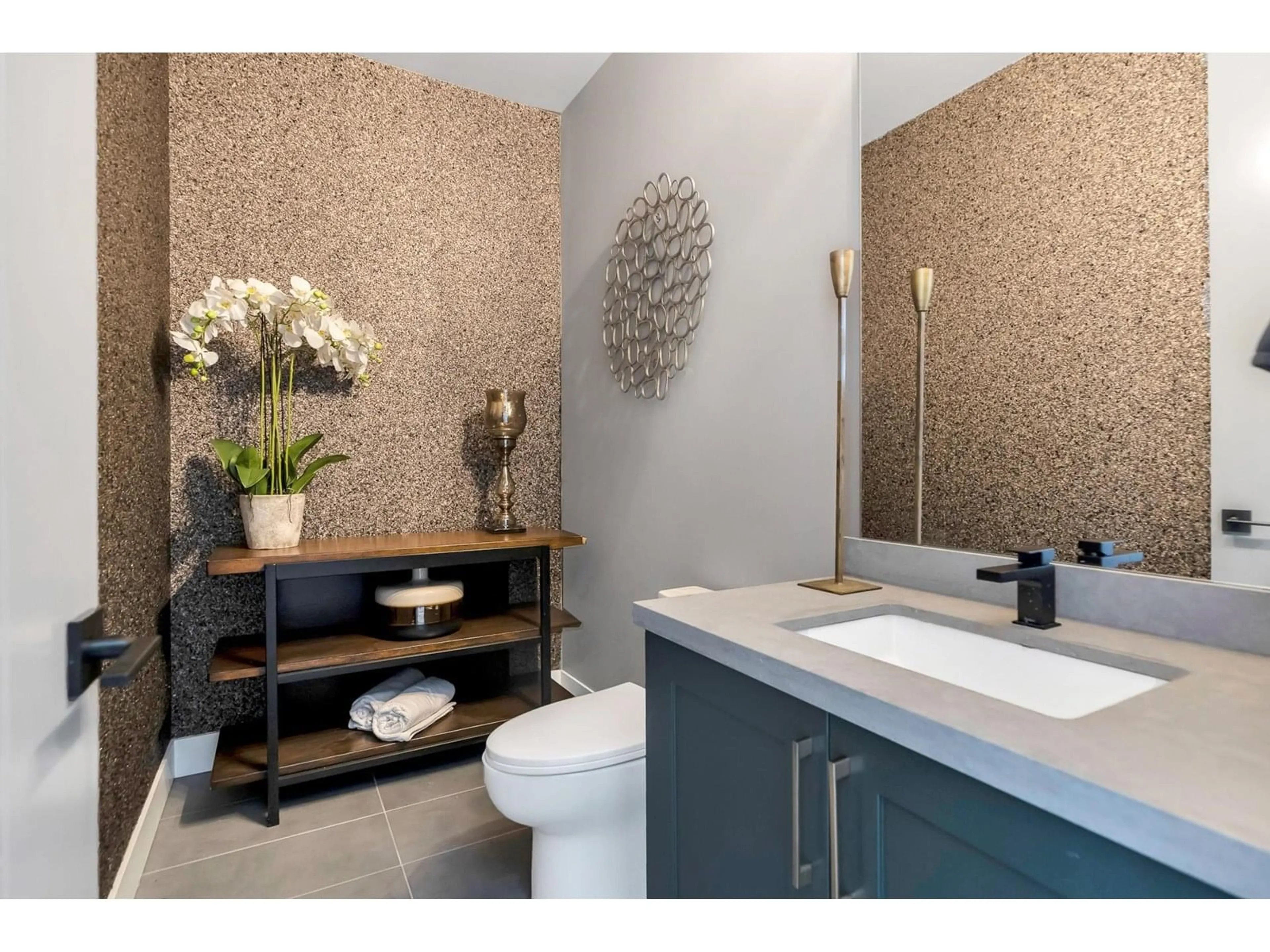 Contemporary bathroom, ceramic/tile floor for 1 - 7138 MARBLE HILL ROAD, Chilliwack British Columbia V4Z1J5