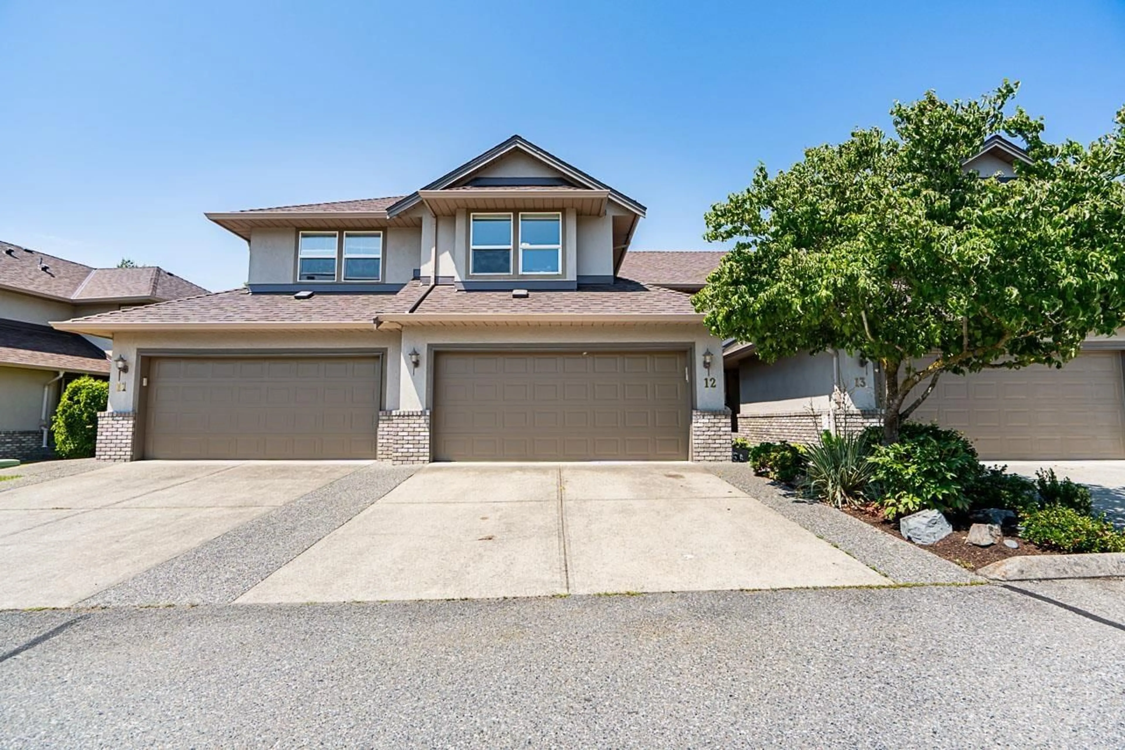 A pic from outside/outdoor area/front of a property/back of a property/a pic from drone, street for 12 - 2525 YALE, Abbotsford British Columbia V2S8G9