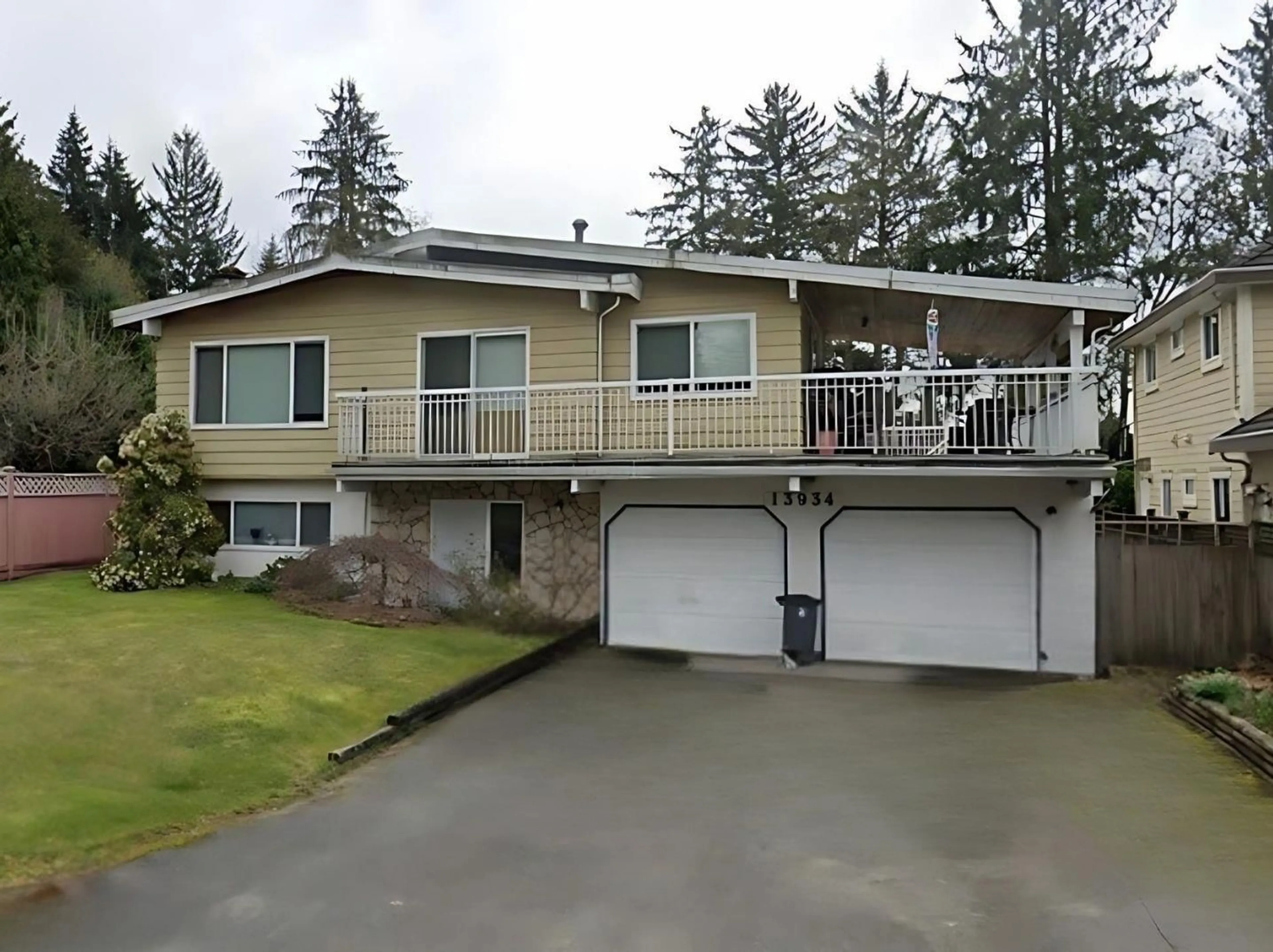 Home with vinyl exterior material, street for 13934 TALLON, Surrey British Columbia V3V5X8