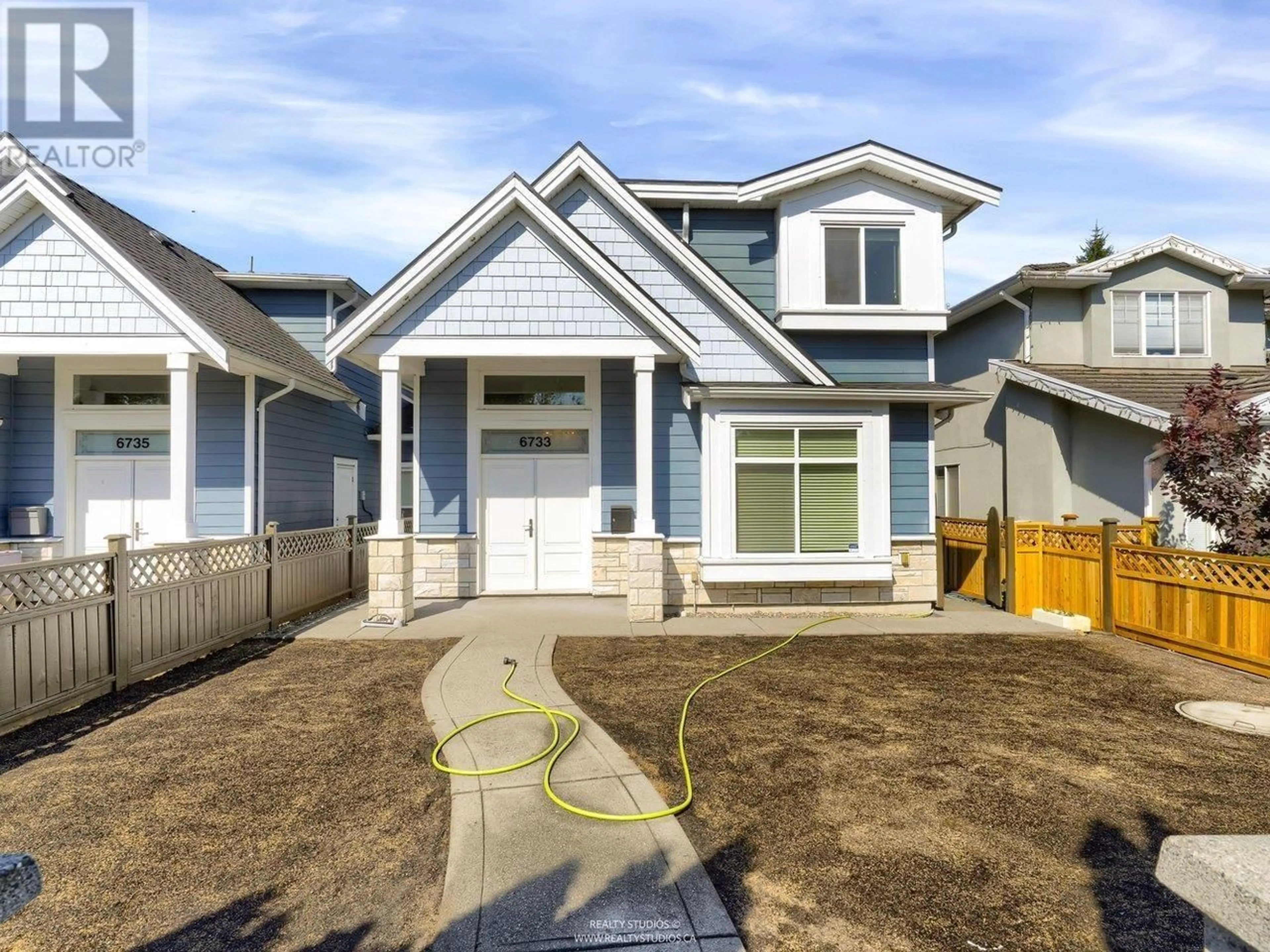 Home with vinyl exterior material, street for 6733 GRIFFITHS AVENUE, Burnaby British Columbia V5E2X4