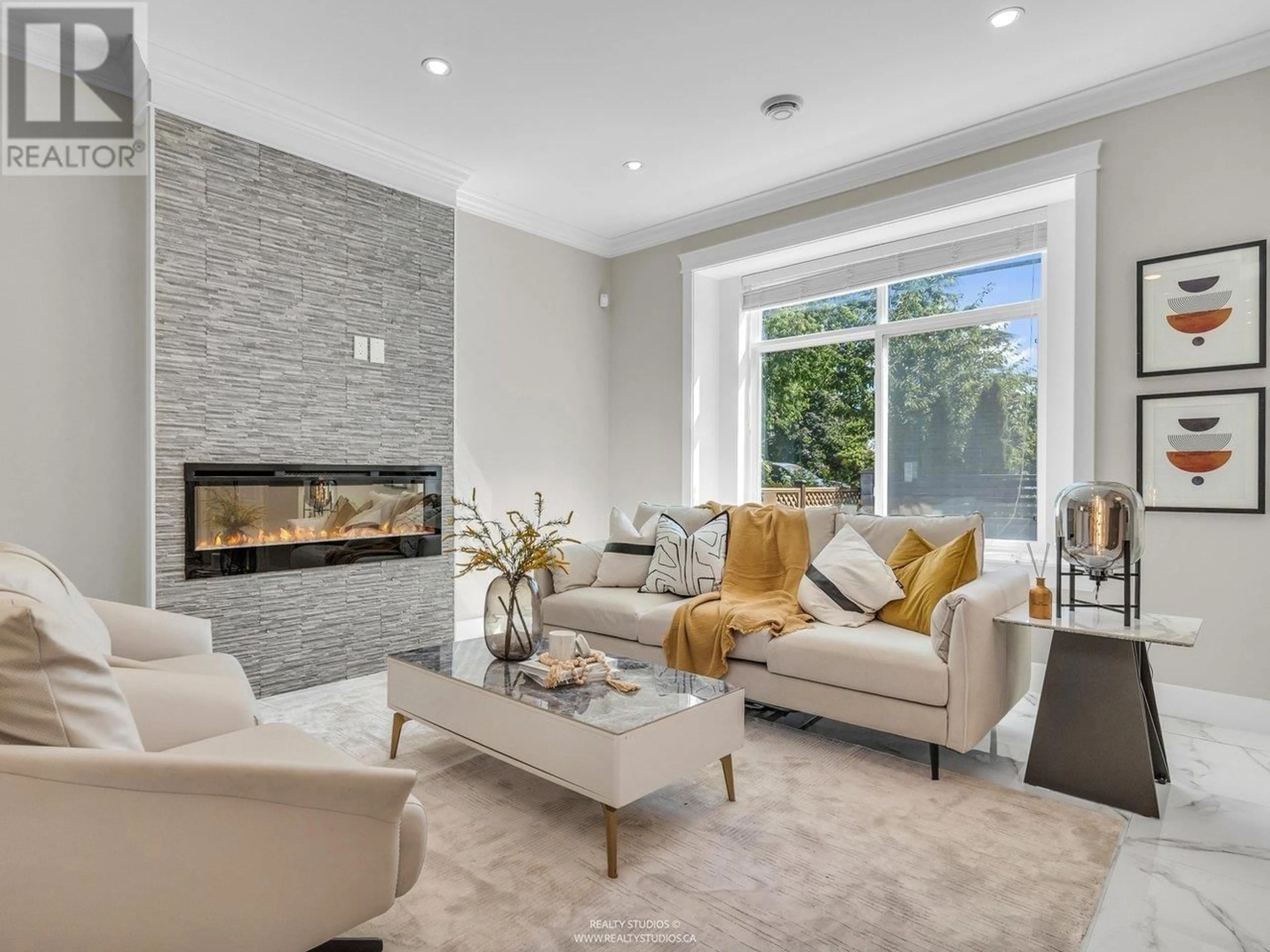 Living room with furniture, unknown for 6733 GRIFFITHS AVENUE, Burnaby British Columbia V5E2X4