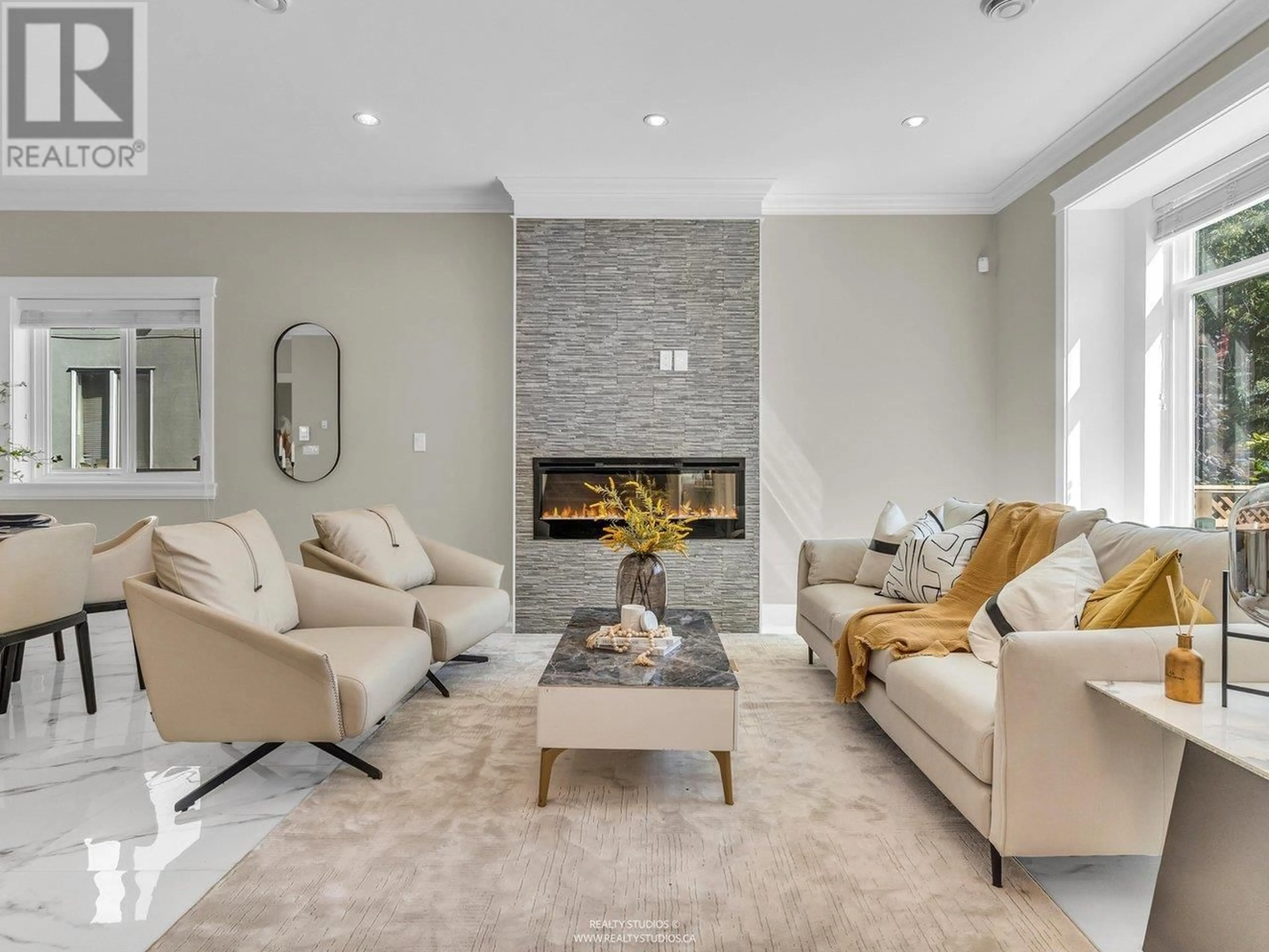 Living room with furniture, unknown for 6733 GRIFFITHS AVENUE, Burnaby British Columbia V5E2X4