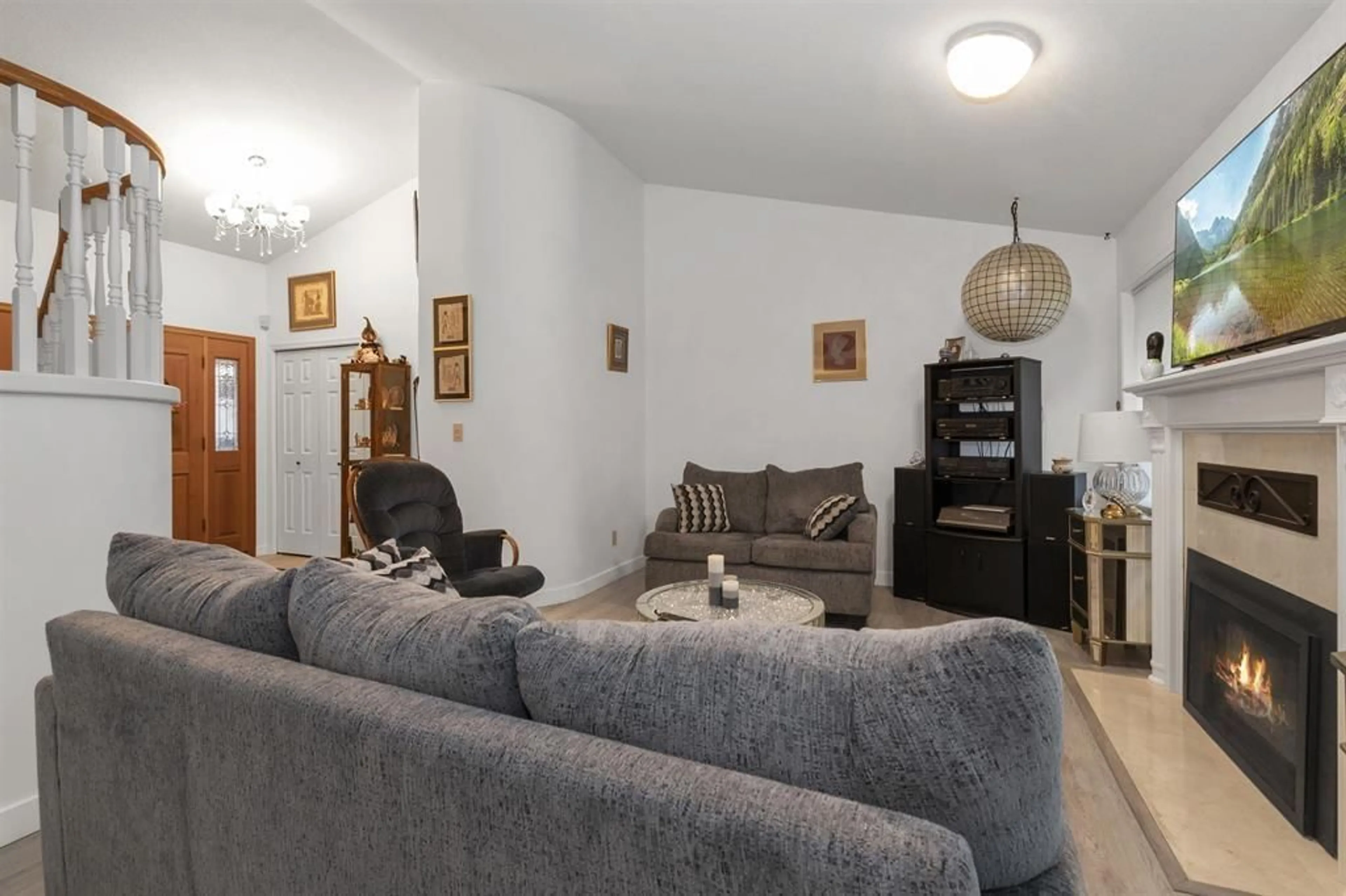 Living room with furniture, unknown for 3 - 9515 WOODBINE STREET, Chilliwack British Columbia V2P7T1