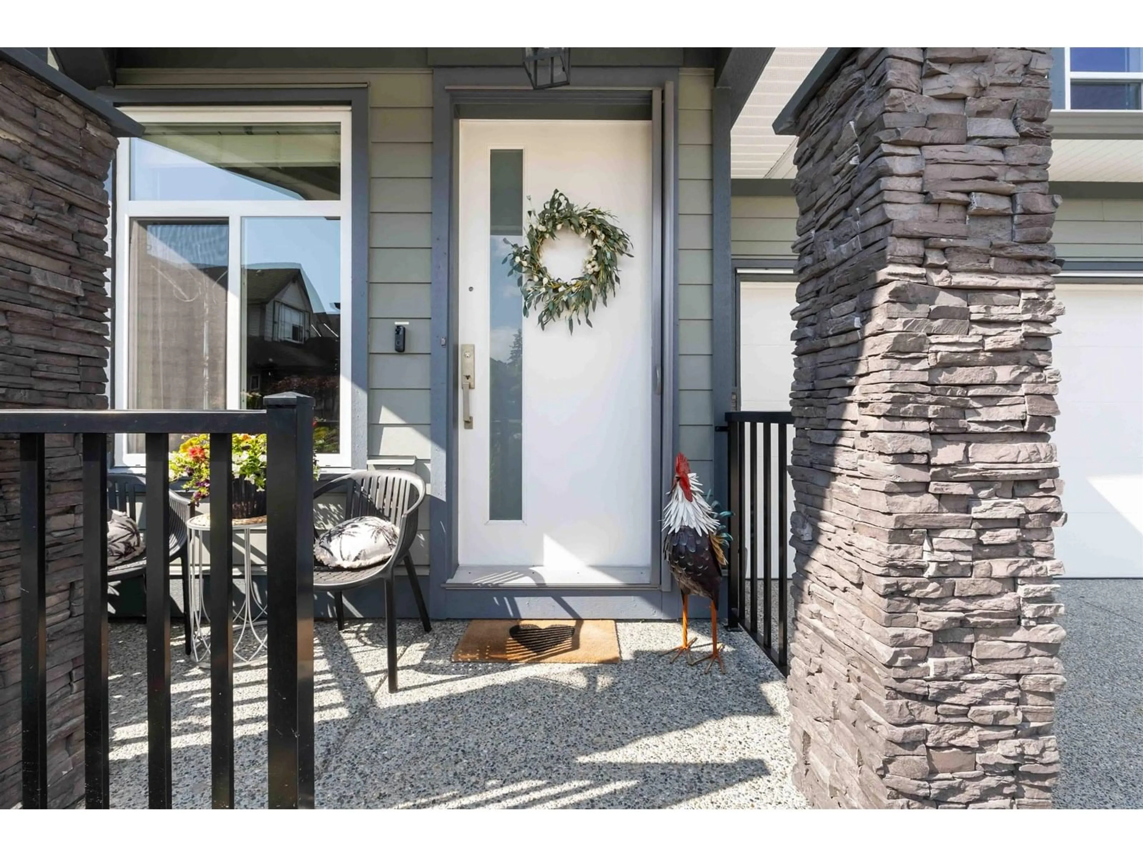 Indoor entryway for 14557 61, Surrey British Columbia V3S4R6