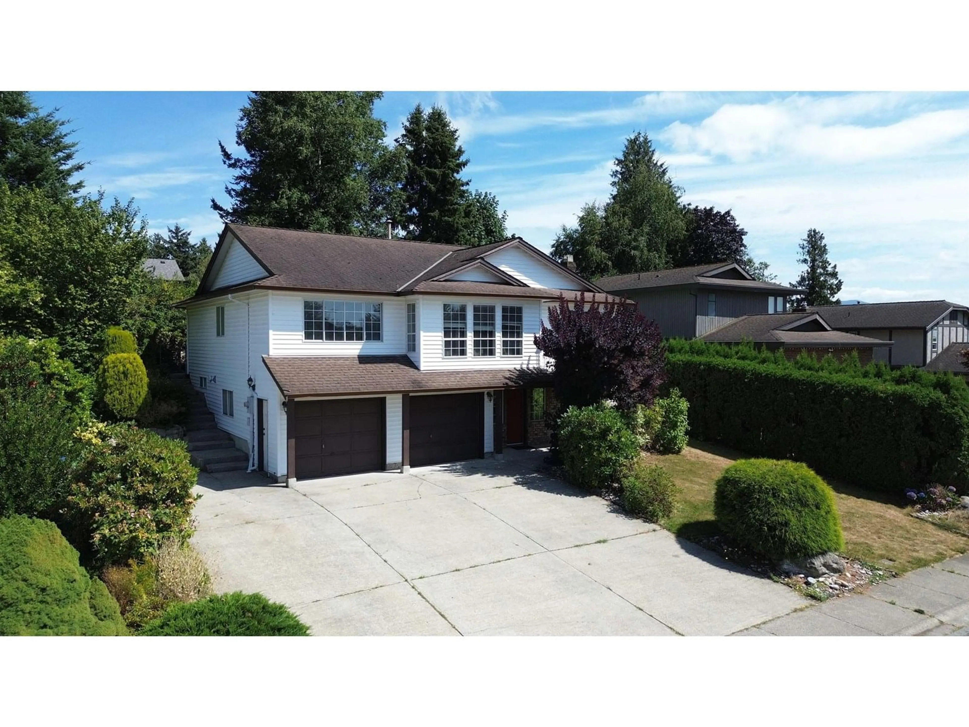Home with vinyl exterior material, street for 2138 ESSEX, Abbotsford British Columbia V2S7R8