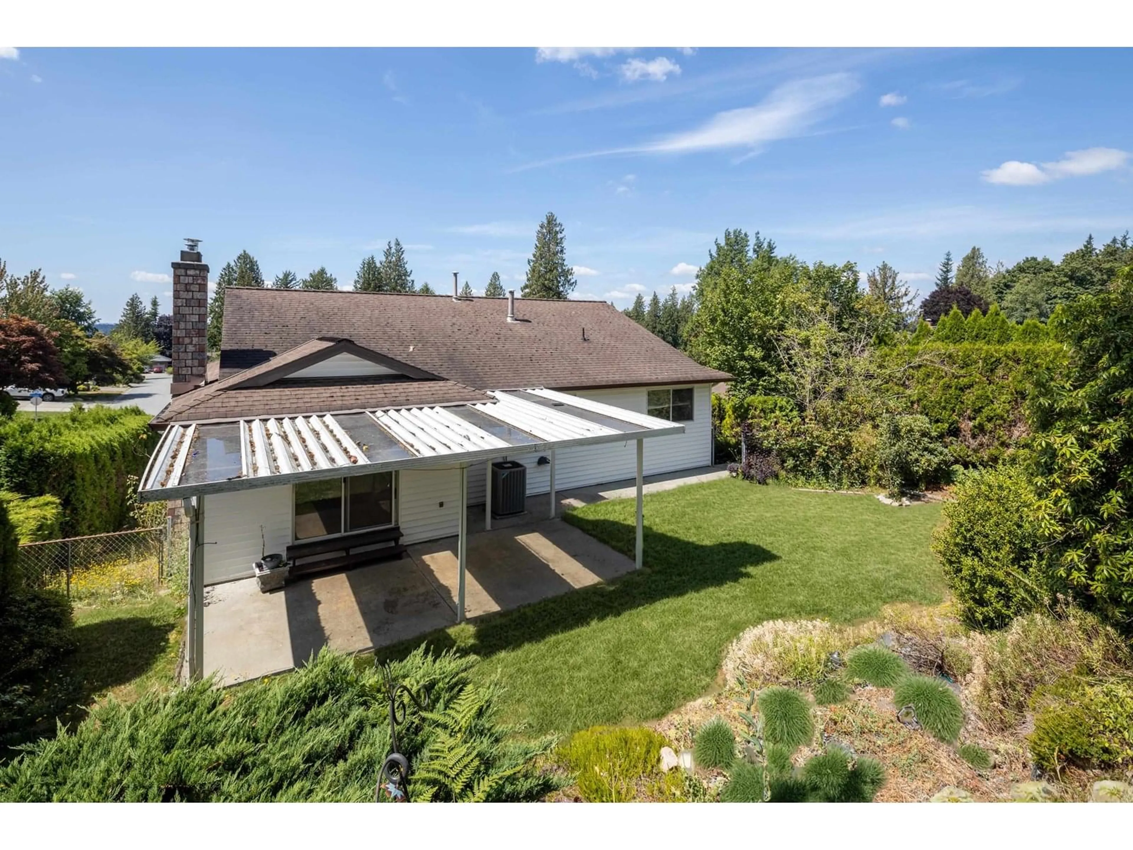 A pic from outside/outdoor area/front of a property/back of a property/a pic from drone, unknown for 2138 ESSEX, Abbotsford British Columbia V2S7R8