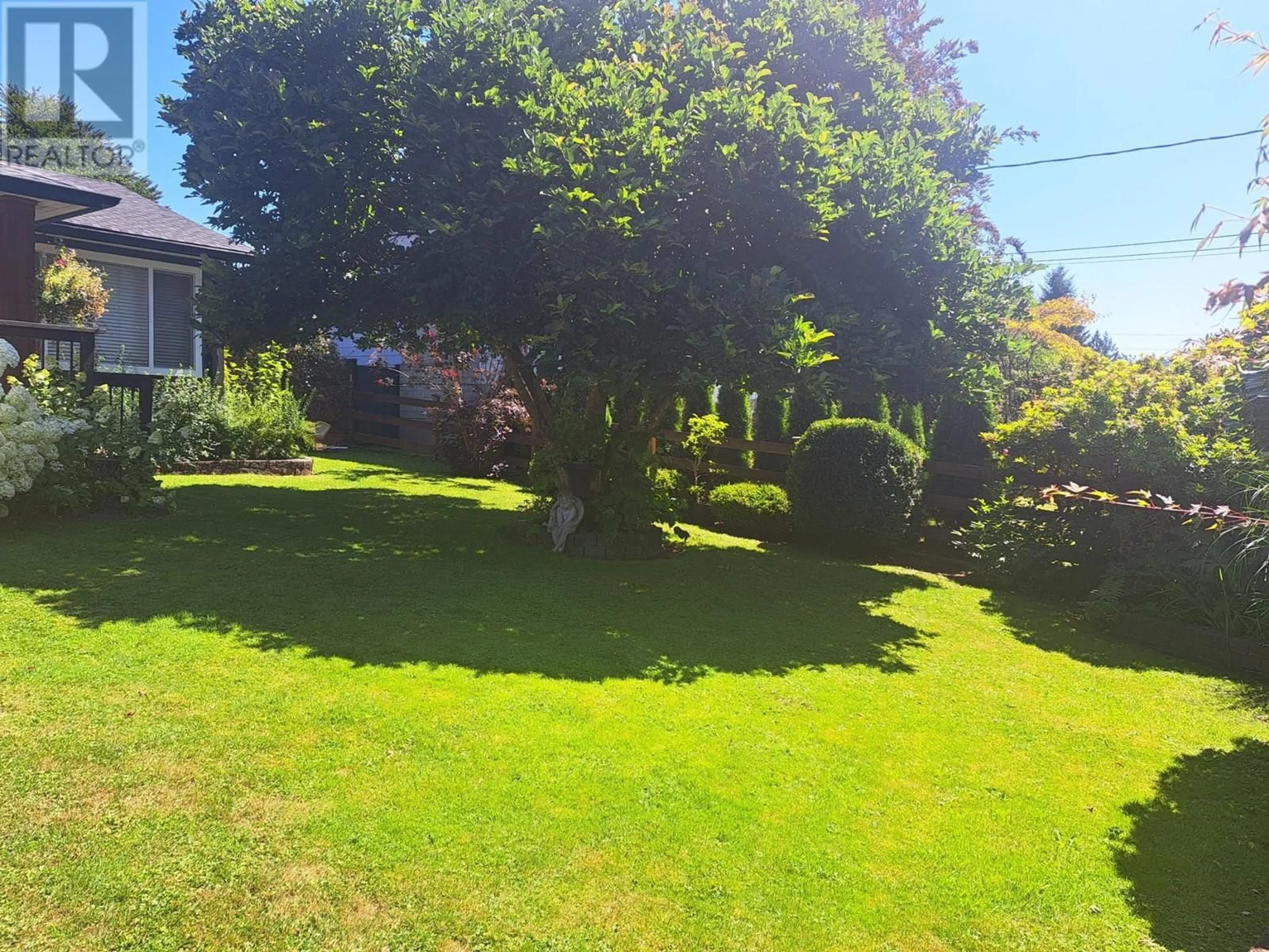 A pic from outside/outdoor area/front of a property/back of a property/a pic from drone, unknown for 12082 261 STREET, Maple Ridge British Columbia V2W2A6
