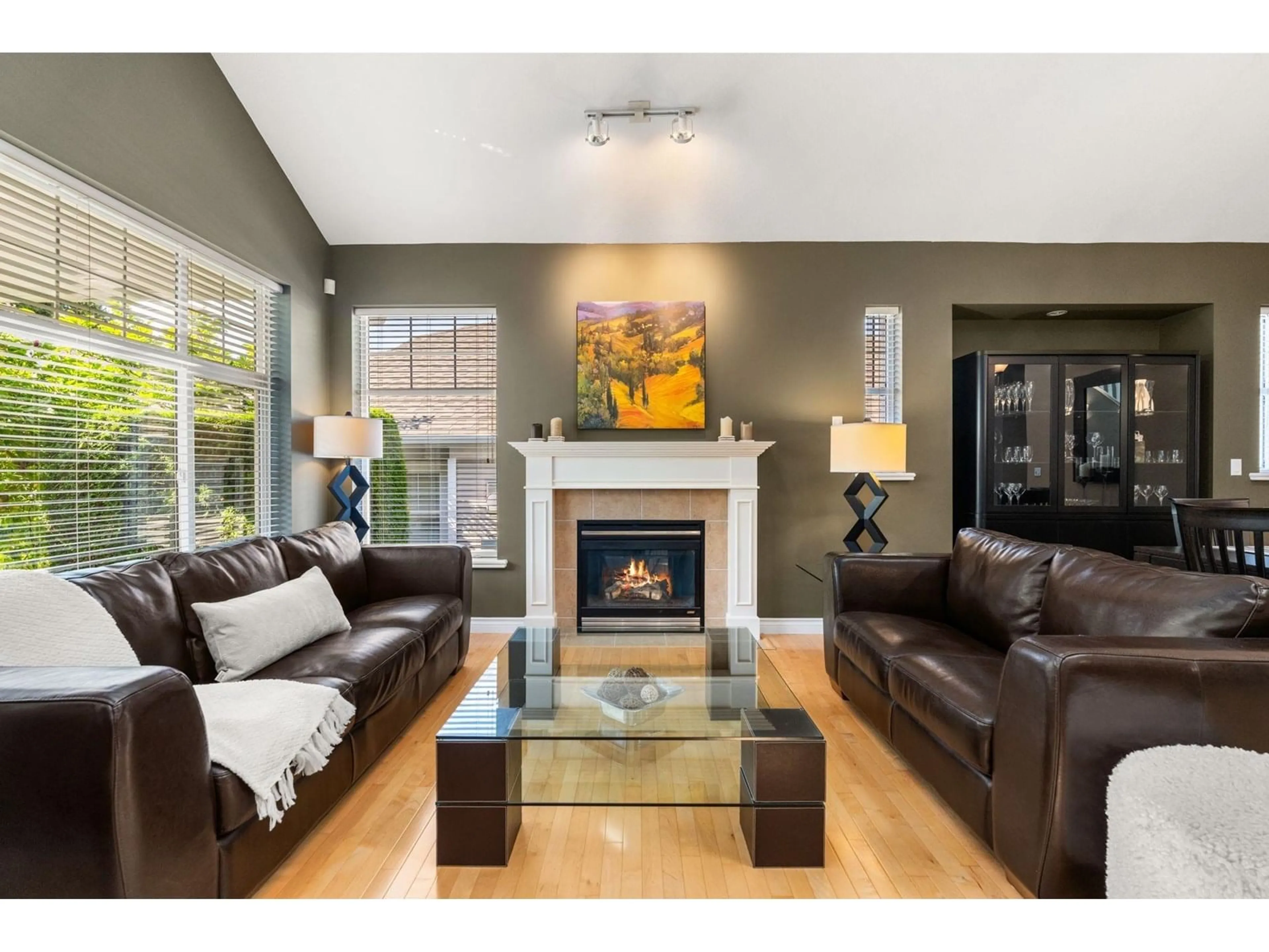 Living room with furniture, wood/laminate floor for 38 - 3500 144, Surrey British Columbia V4P3J6