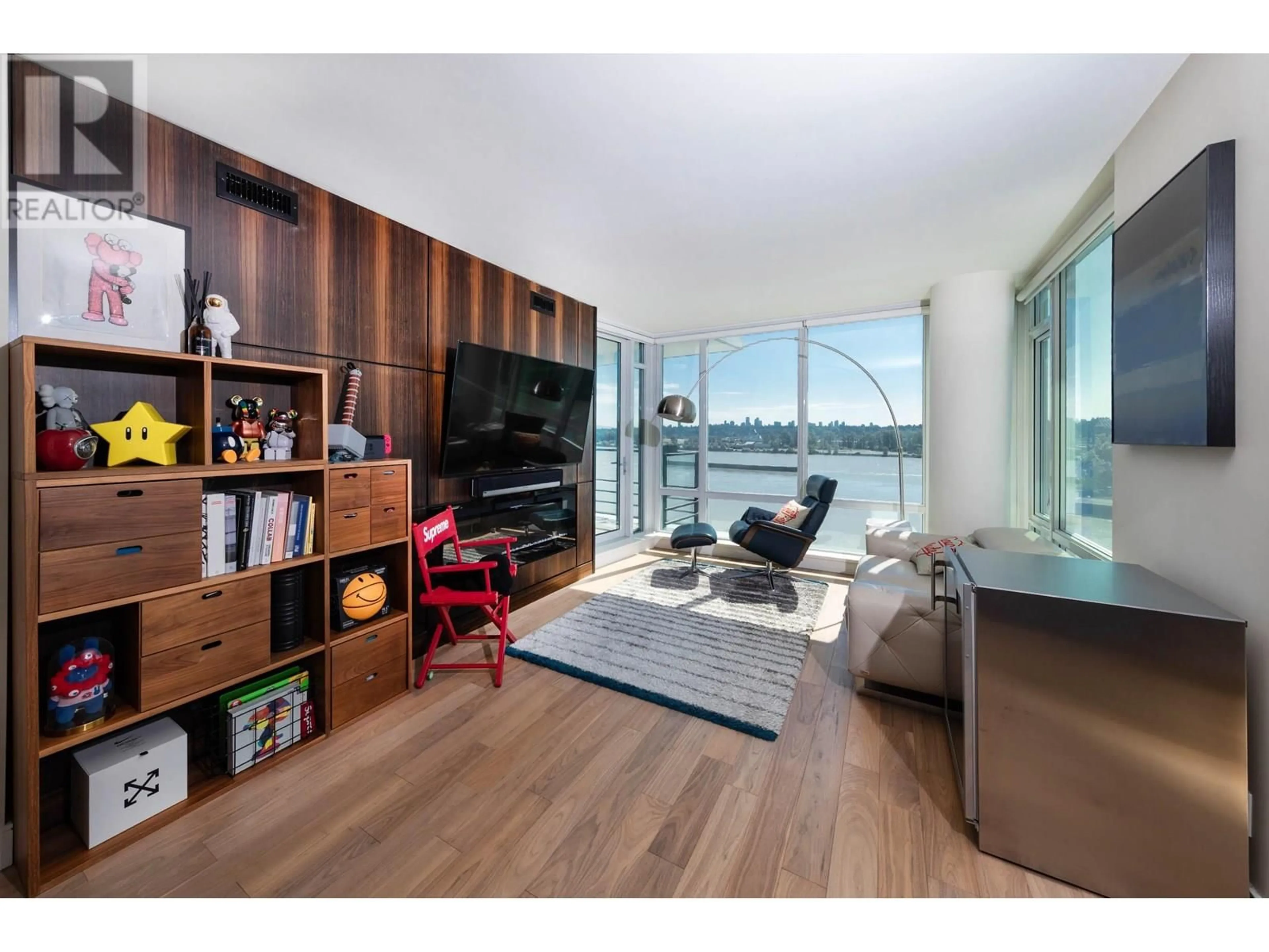 Living room with furniture, wood/laminate floor for 908 - 210 SALTER STREET, New Westminster British Columbia V3M0J9