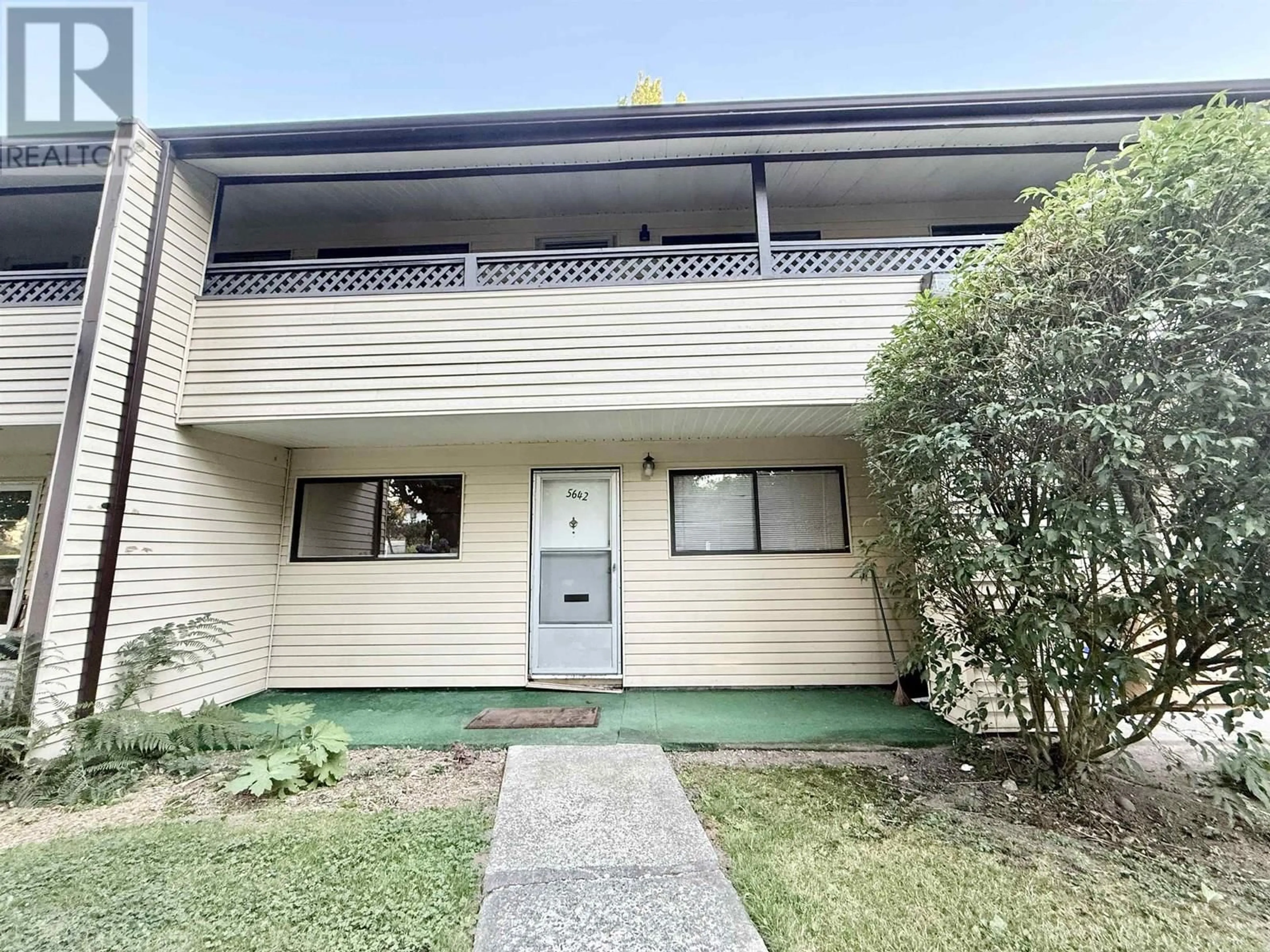 A pic from outside/outdoor area/front of a property/back of a property/a pic from drone, street for 5642 BROADWAY, Burnaby British Columbia V5B1W7