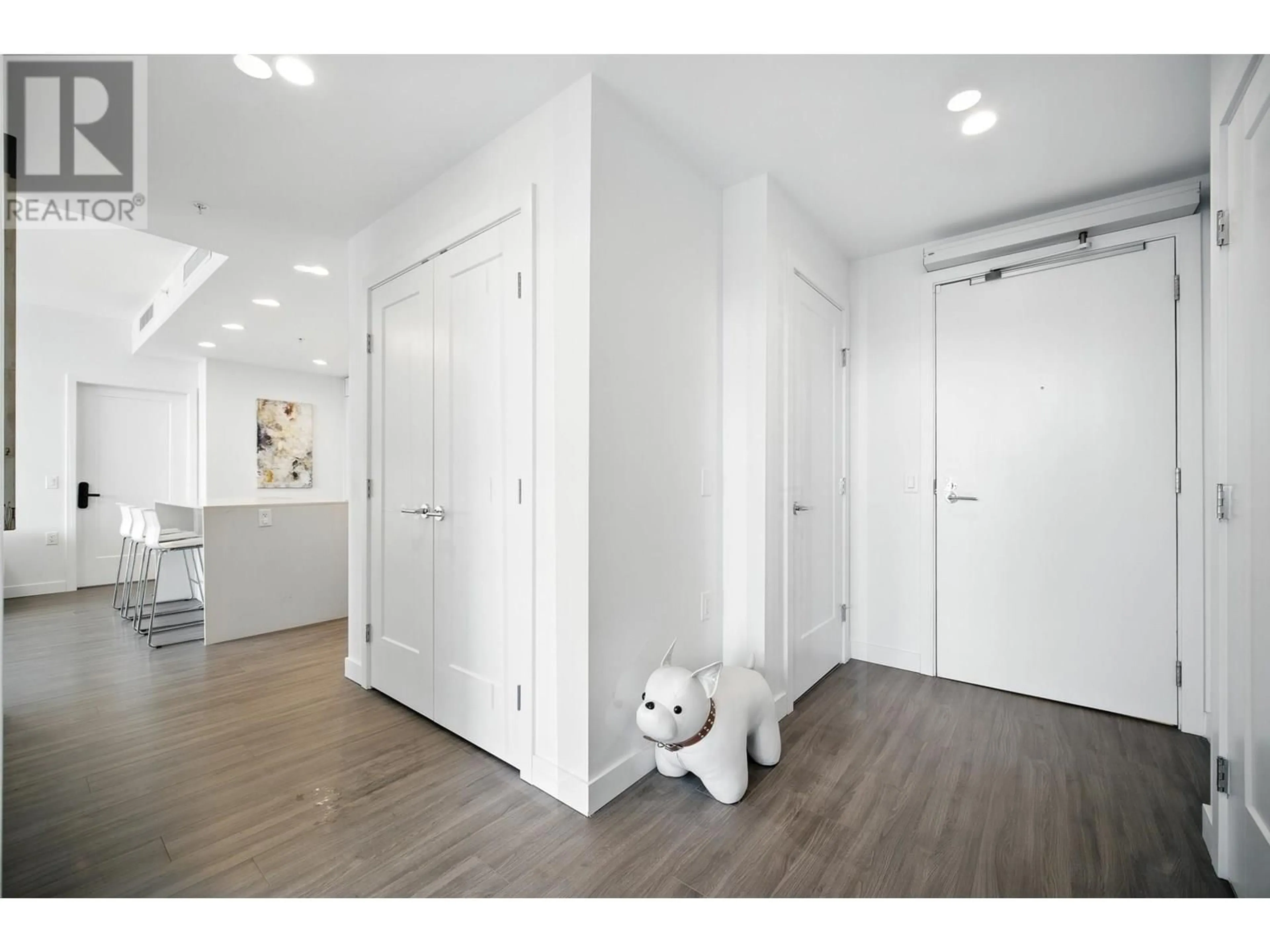 Indoor entryway for 3302 - 2311 BETA AVENUE, Burnaby British Columbia V5C0M1