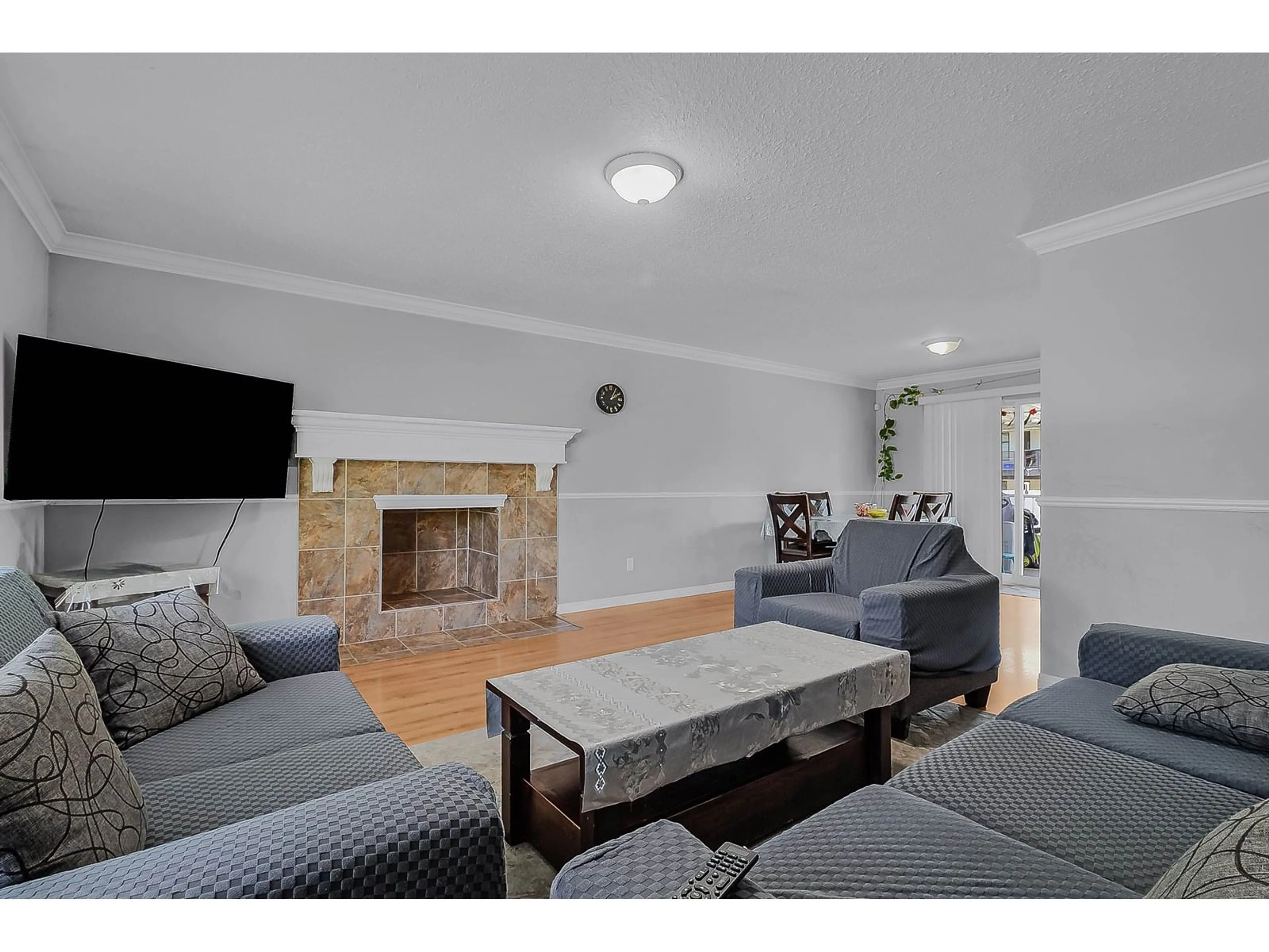Living room with furniture, unknown for 6721 132 STREET, Surrey British Columbia V3W4L7