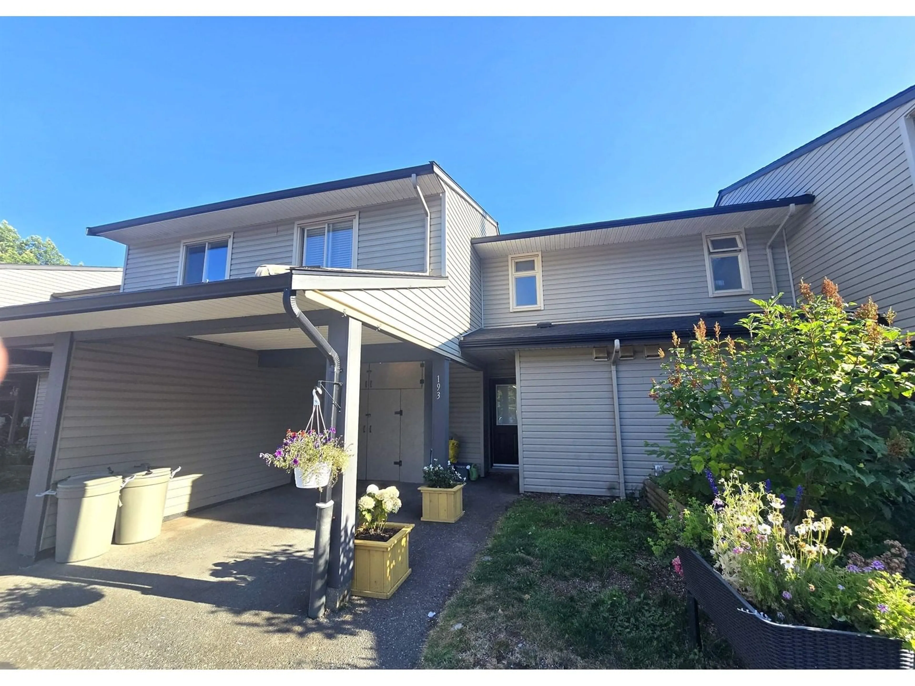 A pic from outside/outdoor area/front of a property/back of a property/a pic from drone, street for 193 - 27456 32, Langley British Columbia V4W3P3